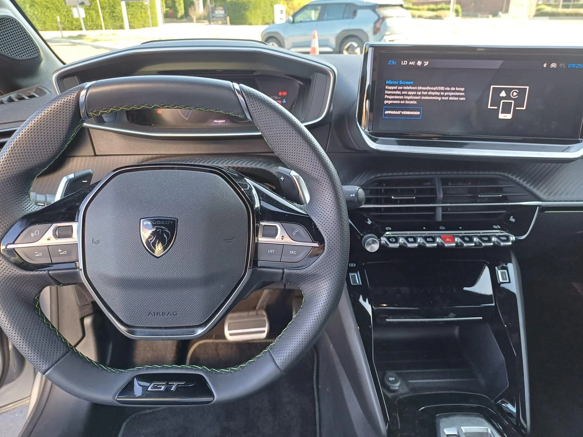 Peugeot-208-image-12