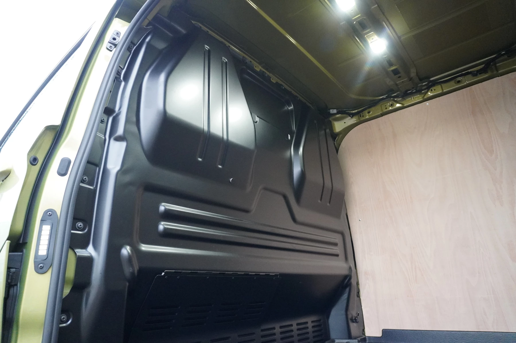 Volkswagen-Transporter-image-8