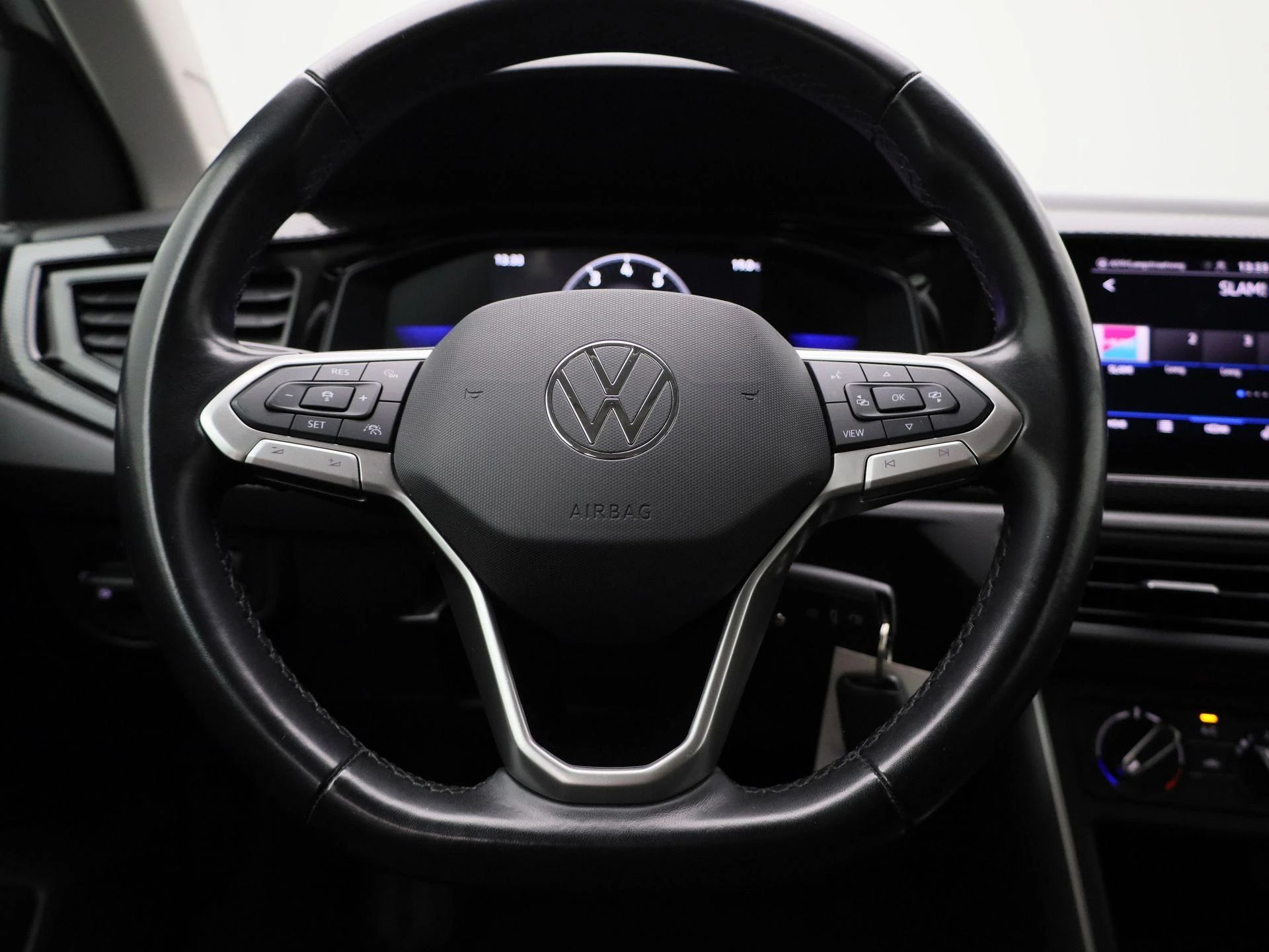 Volkswagen-Polo-image-6