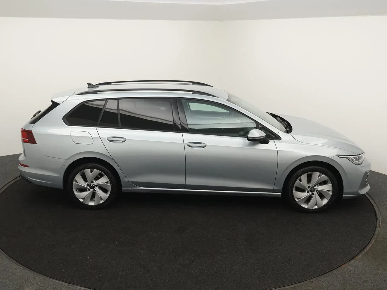 Volkswagen-Golf-image-2