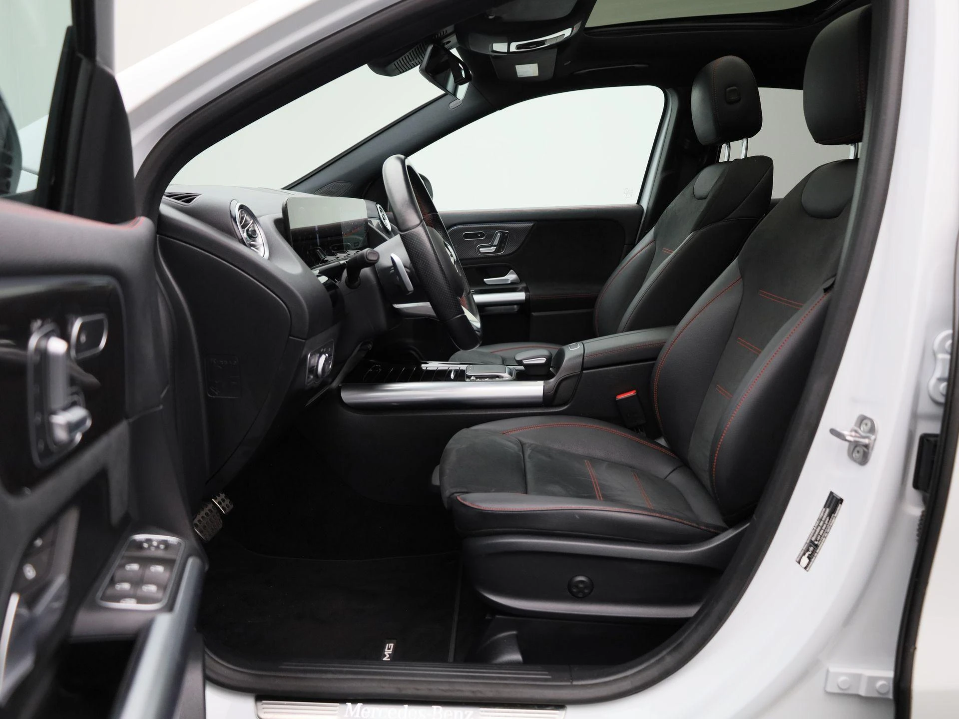 Mercedes-Benz-GLA-image-10