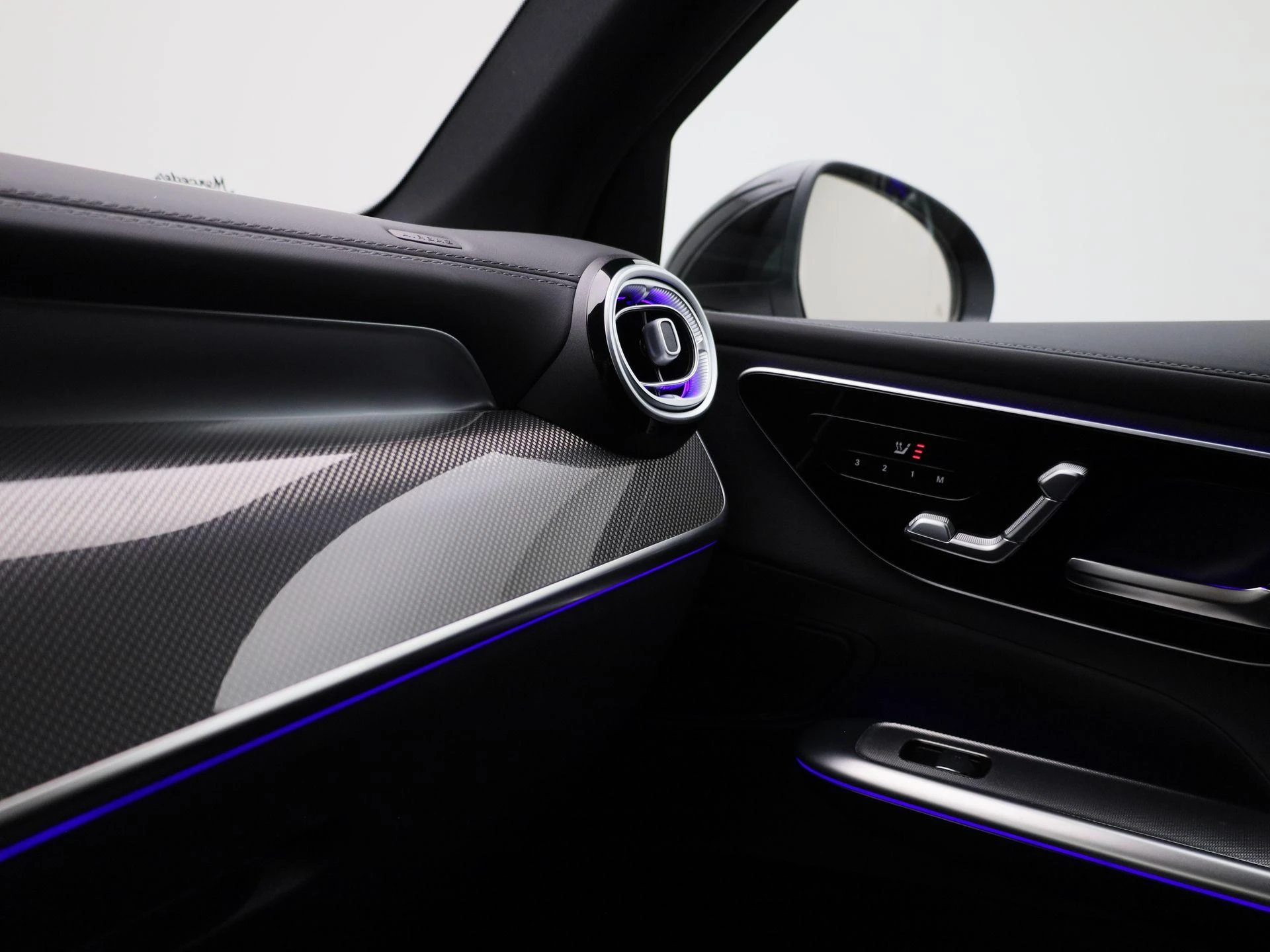 Mercedes-Benz-GLC-image-27