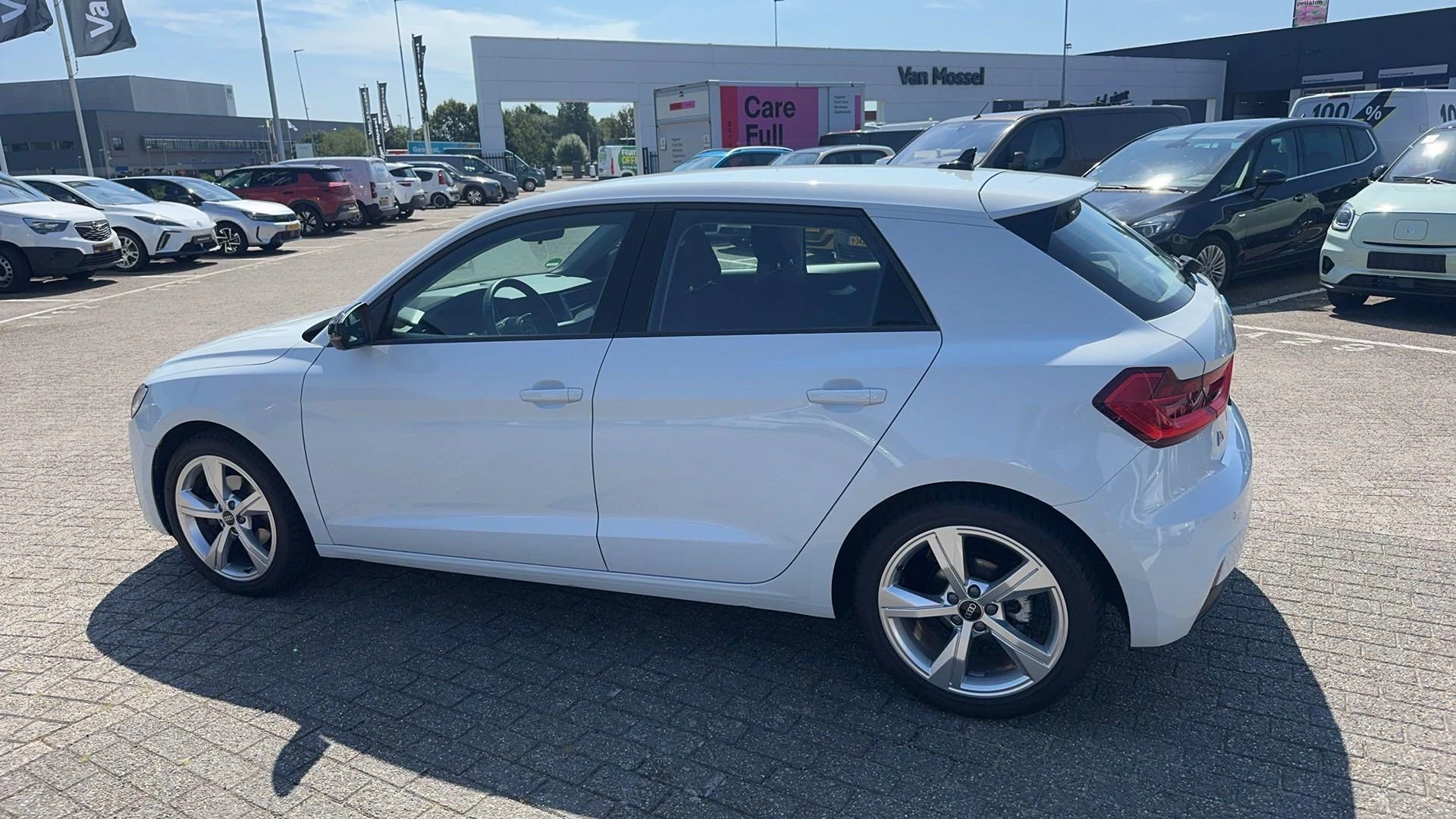 Audi-A1 Sportback-image-1