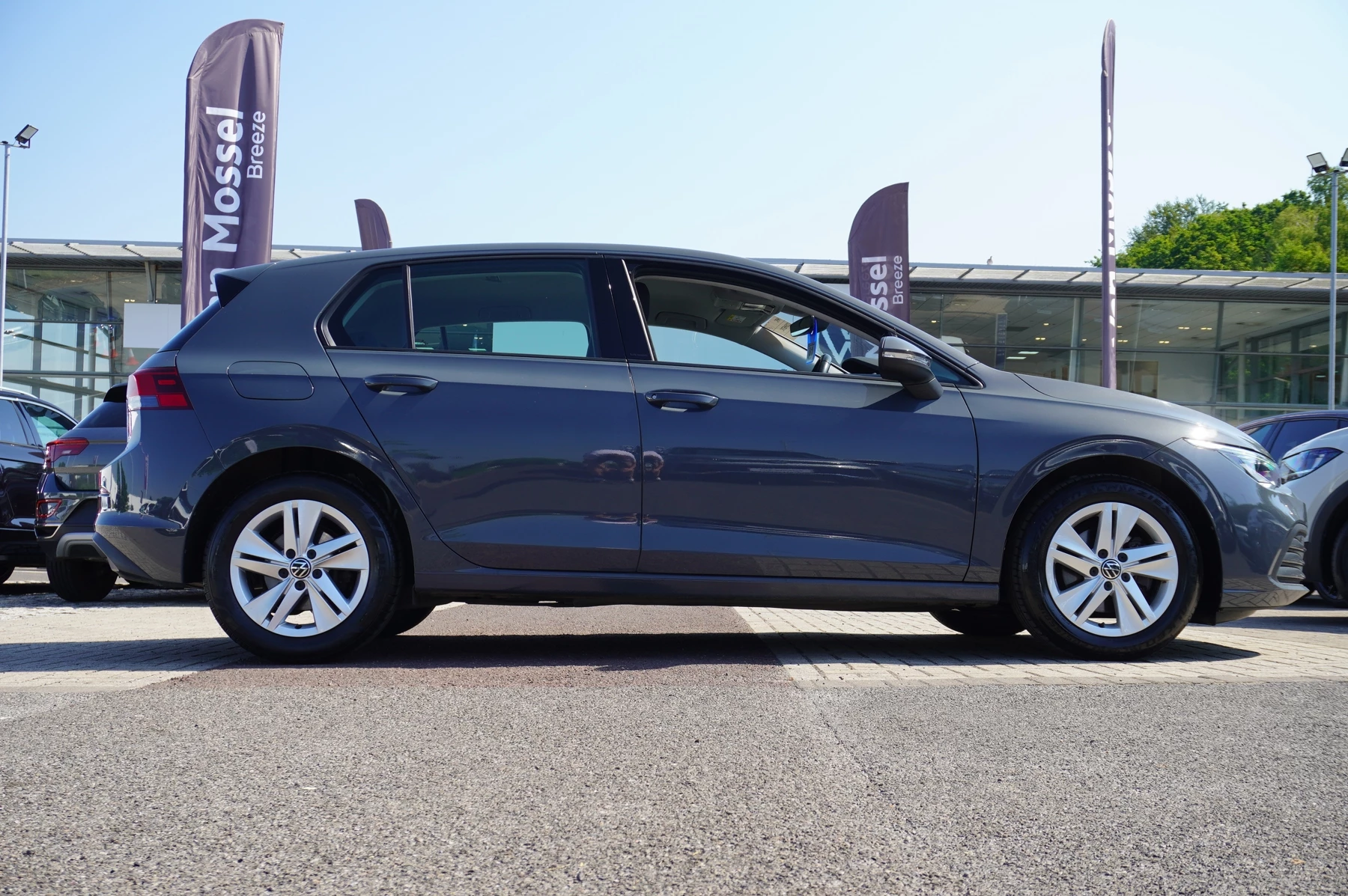 Volkswagen-Golf-image-3