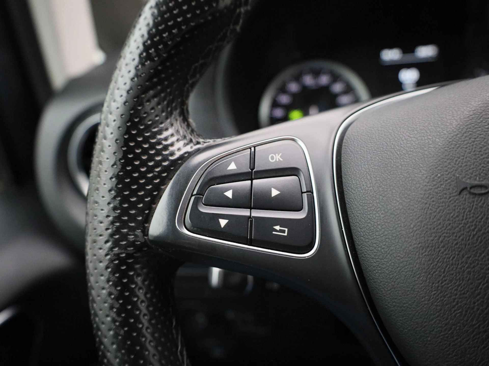 Mercedes-Benz-Vito-image-17