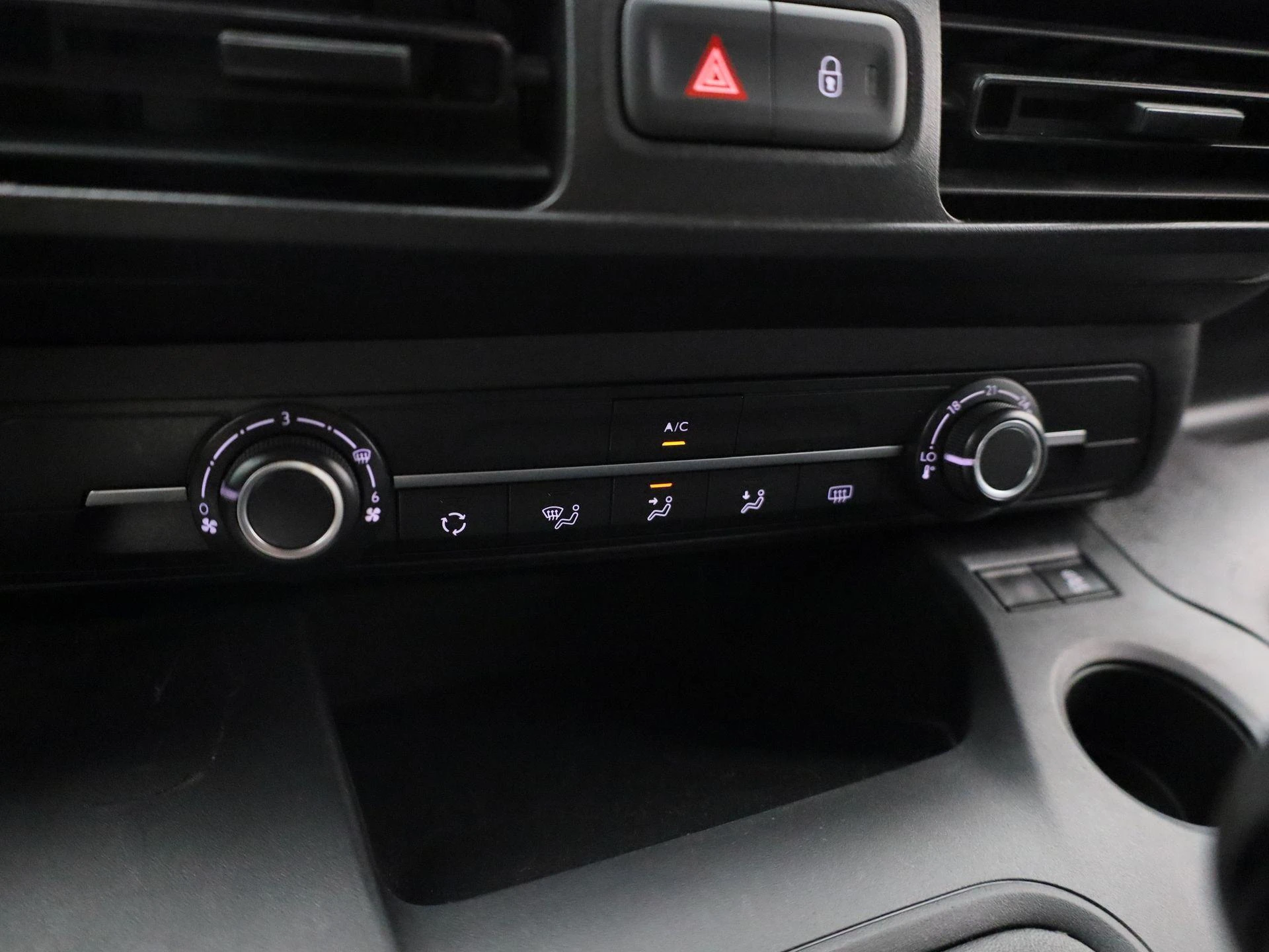 Opel-Combo Life-image-22