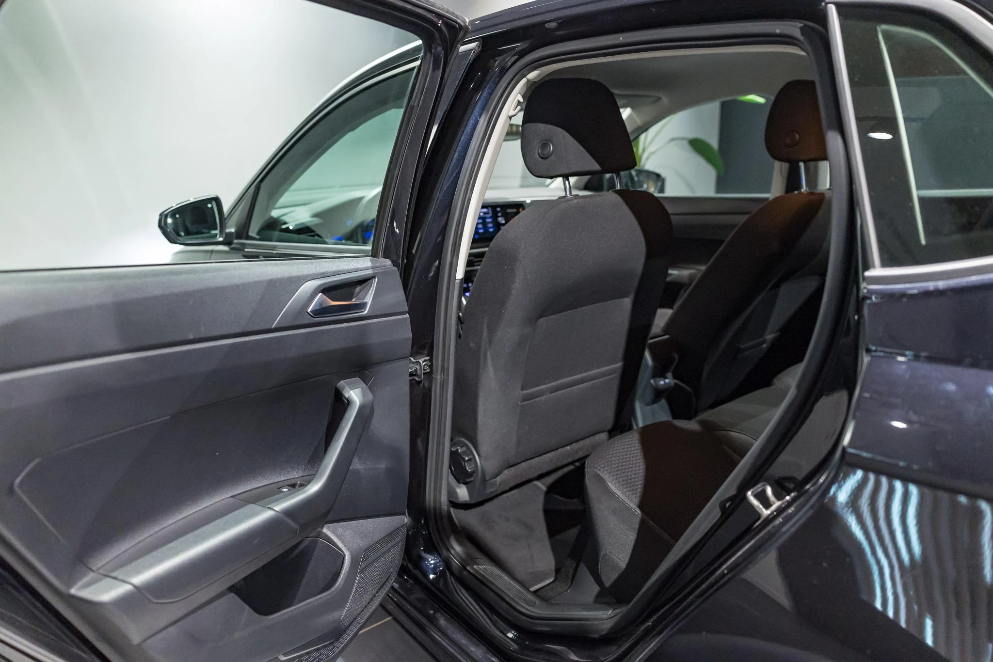Volkswagen-Polo-image-18