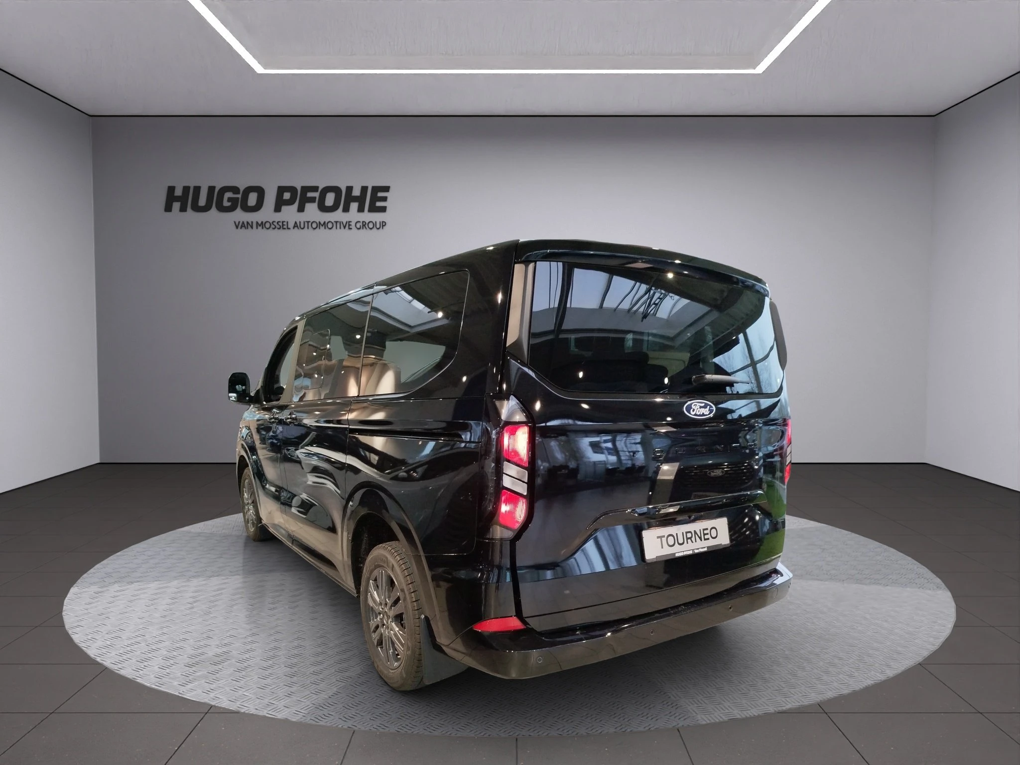 Ford-Tourneo Custom-image-3
