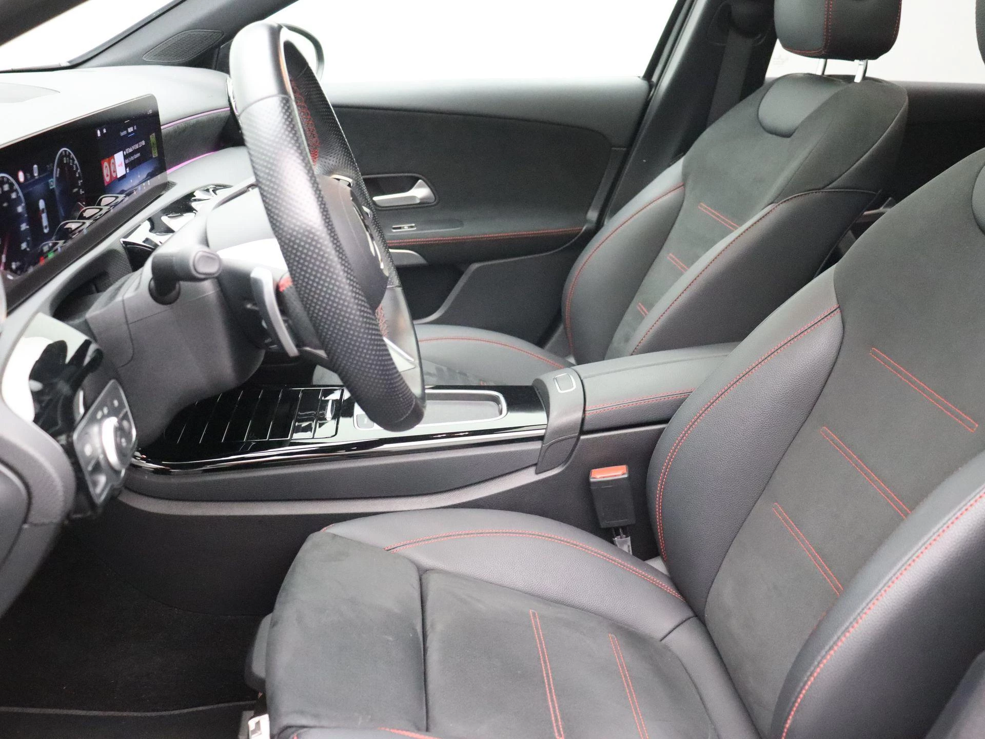 Mercedes-Benz Classe A 250 e Berline AMG Line + PANORAMISCH DAK + CARPLAY +