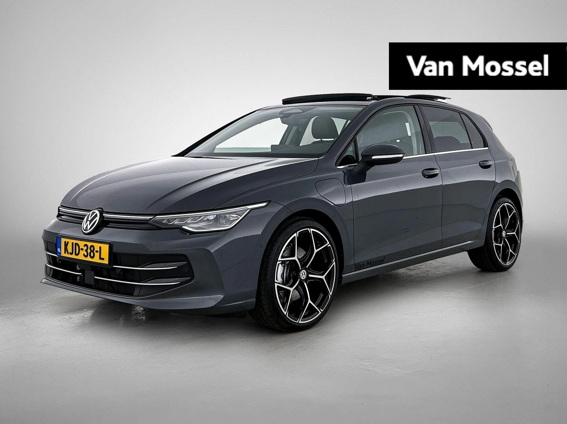 Volkswagen-Golf-image-0