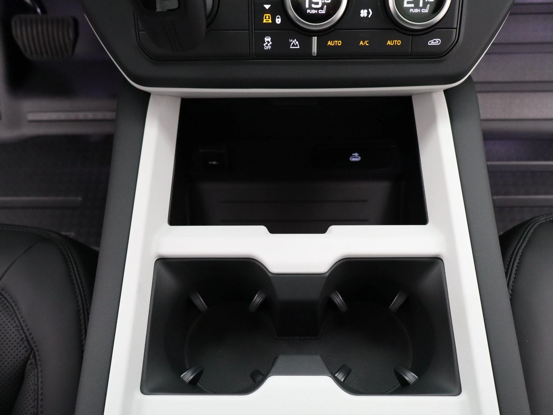 Land Rover-Defender-image-8