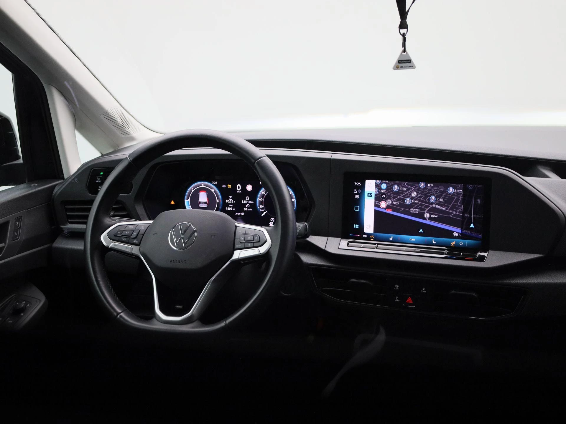 Volkswagen-Caddy-image-35