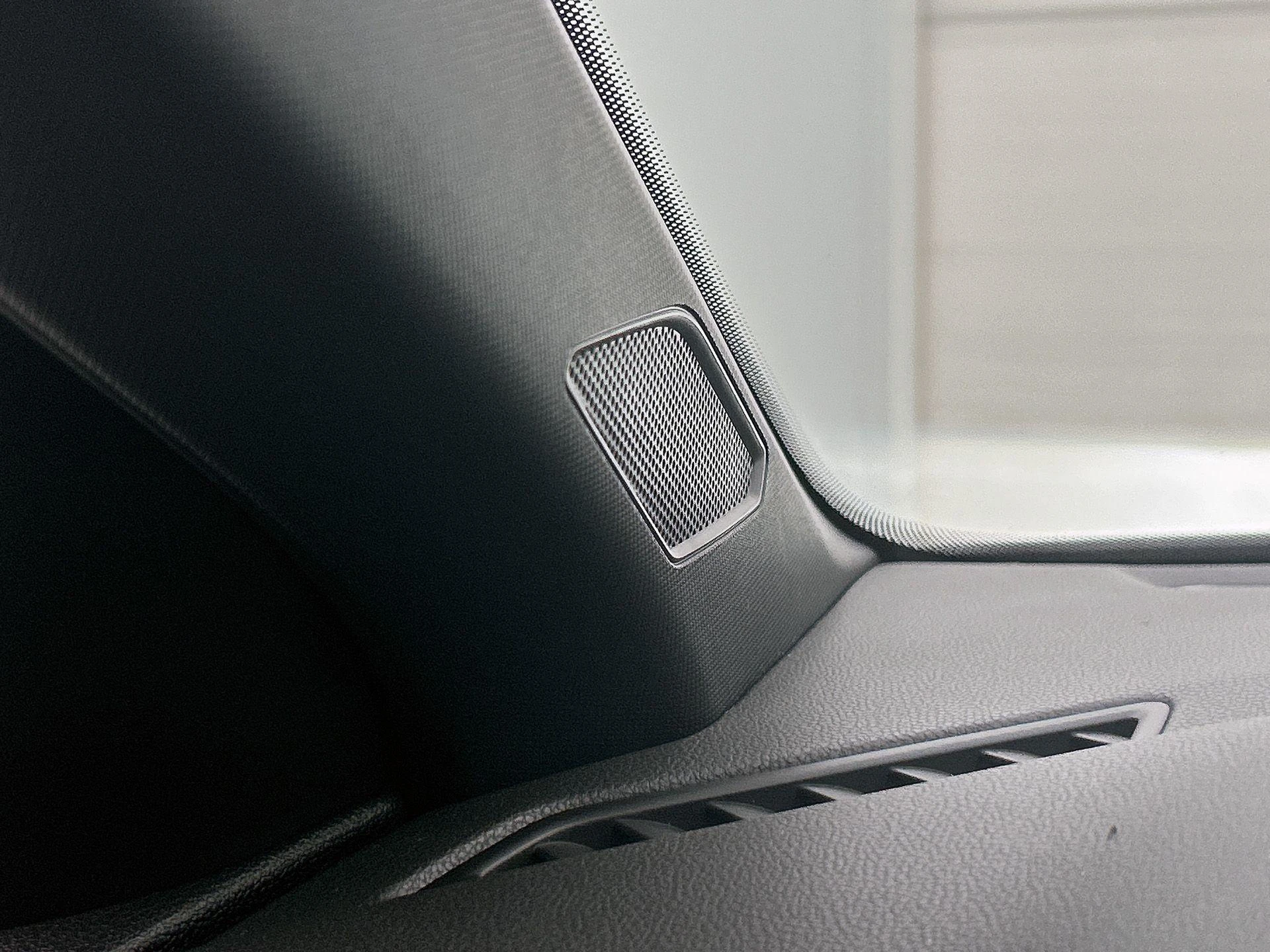 Volkswagen-Polo-image-11
