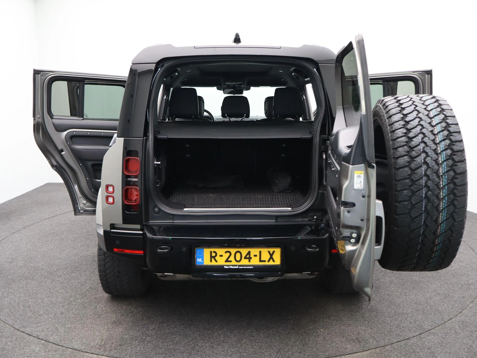 Land Rover-Defender-image-12