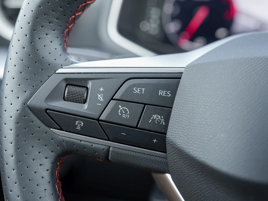 SEAT-Arona-image-15