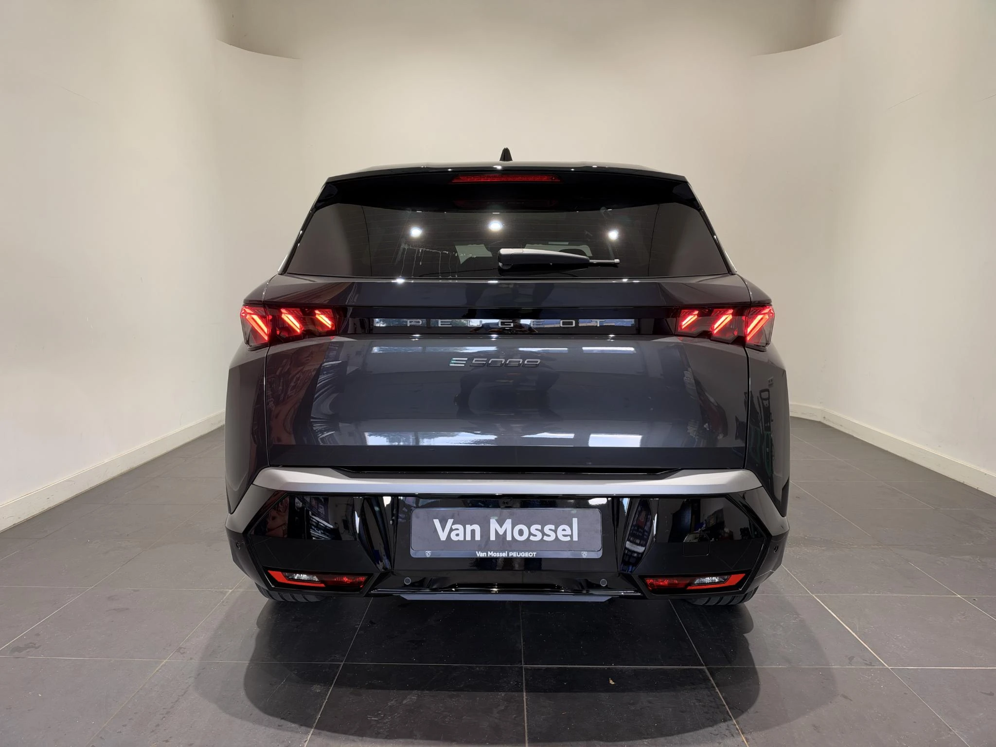 Peugeot-e-5008-image-4