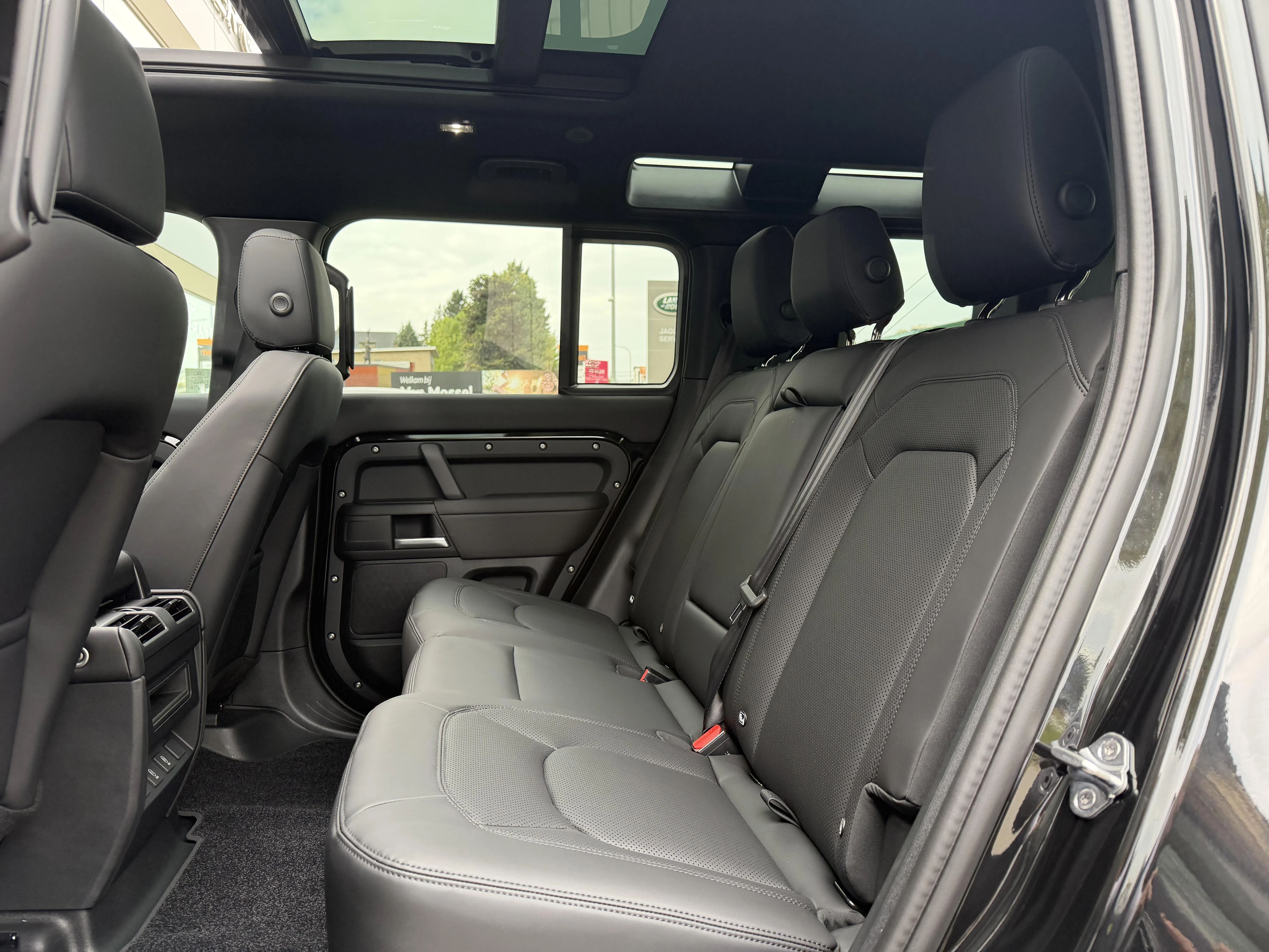 Land Rover-Defender-image-12