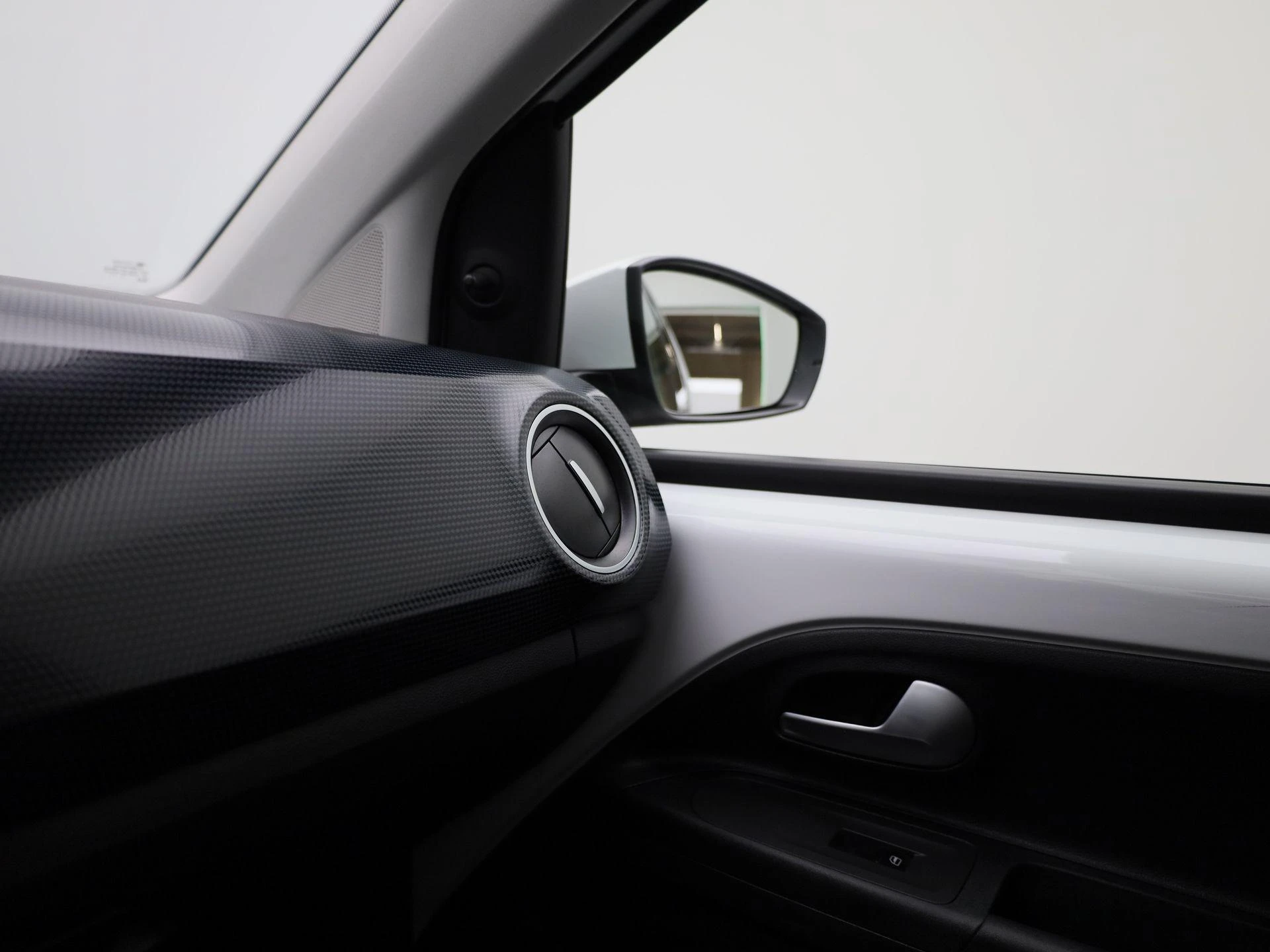 Volkswagen-up!-image-17