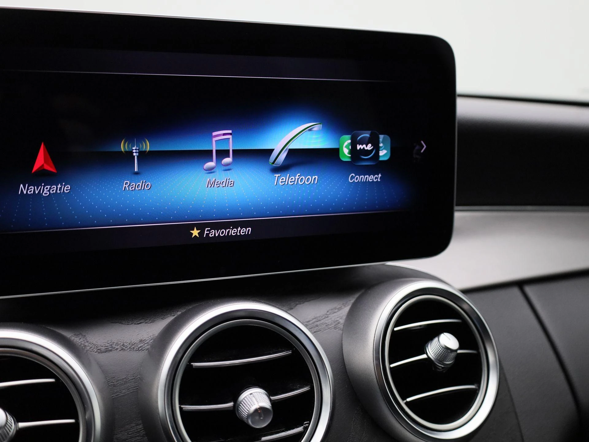 Mercedes-Benz-C-Klasse-image-15