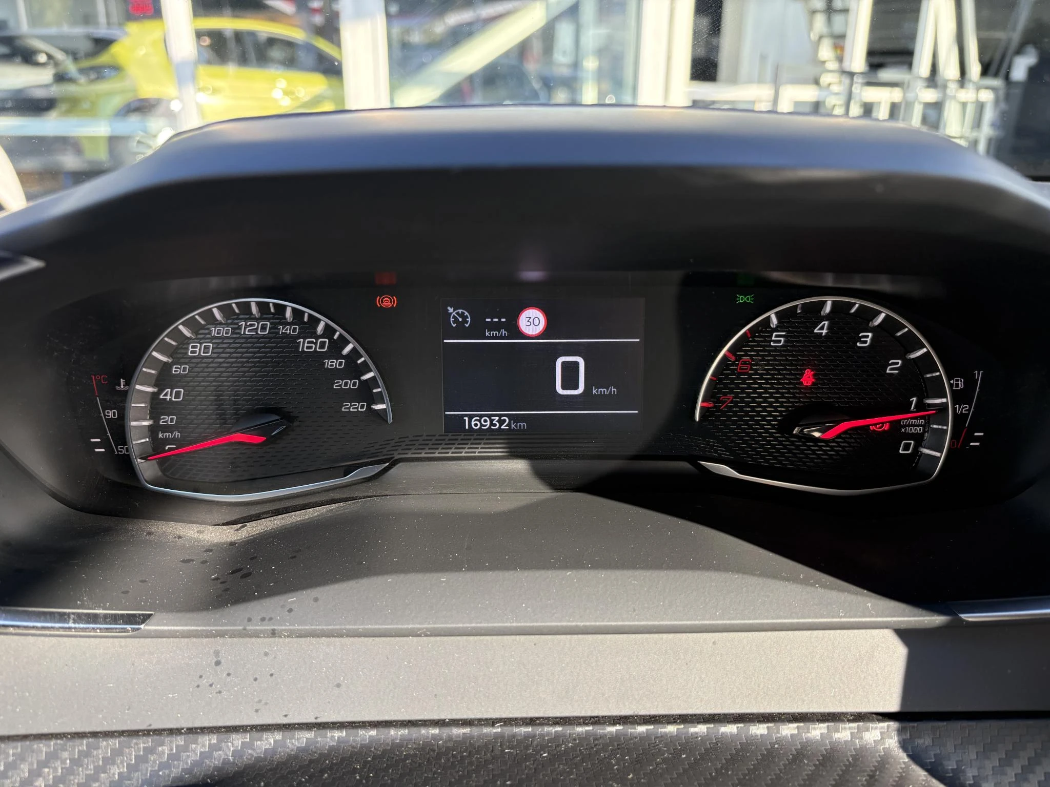 Peugeot-208-image-12