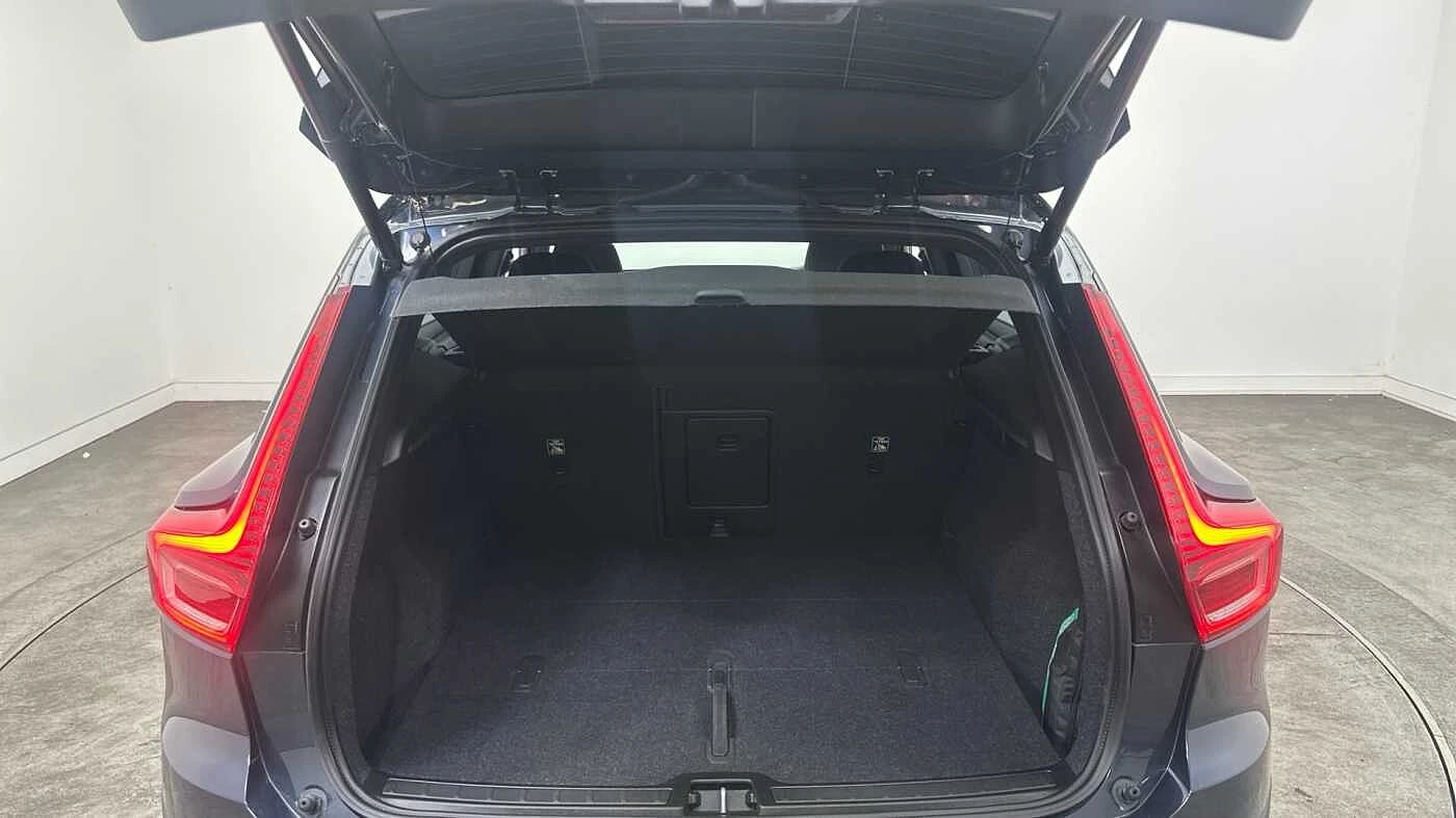 Volvo-EX40-image-13