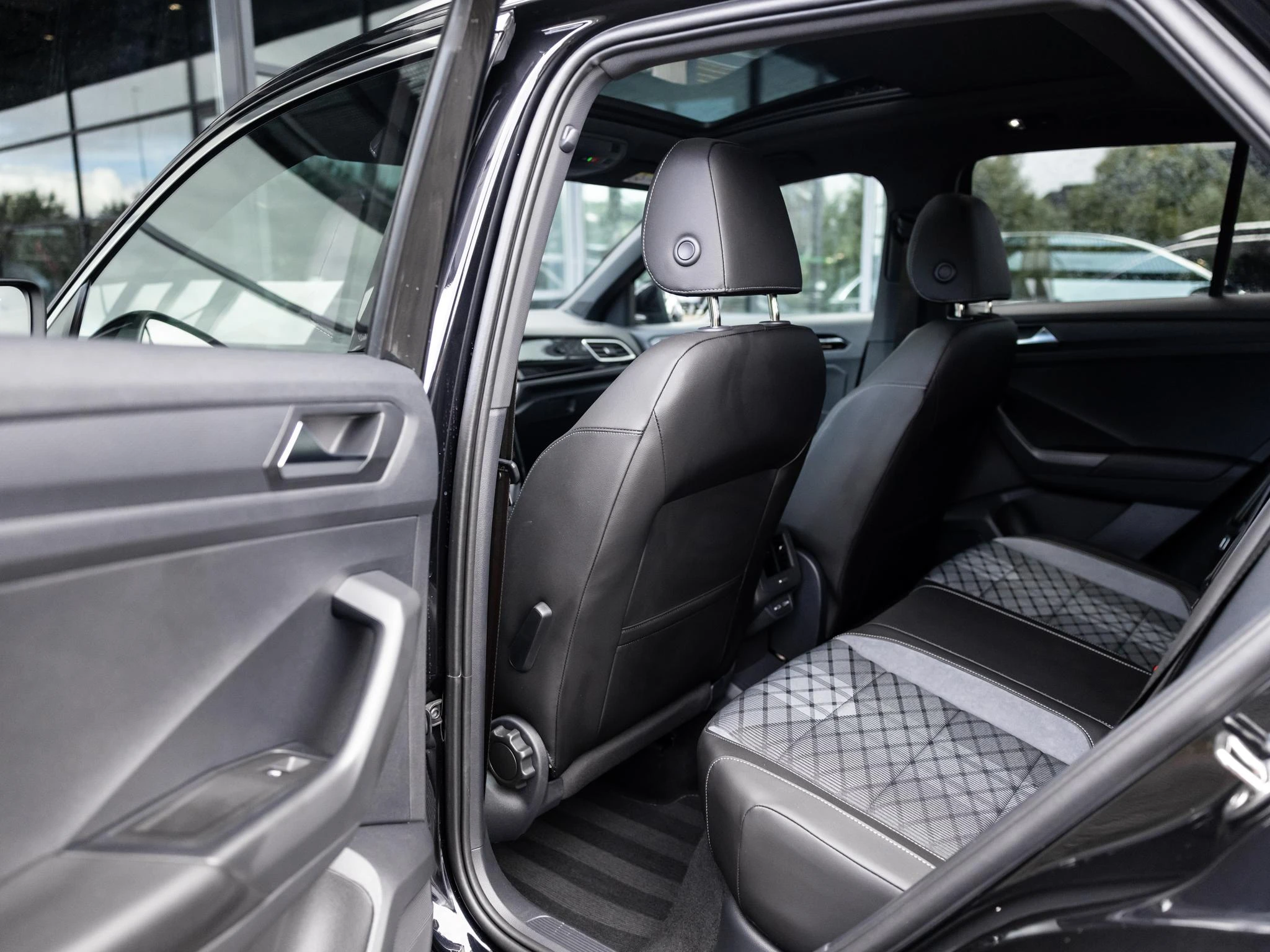 Volkswagen-T-Roc-image-17
