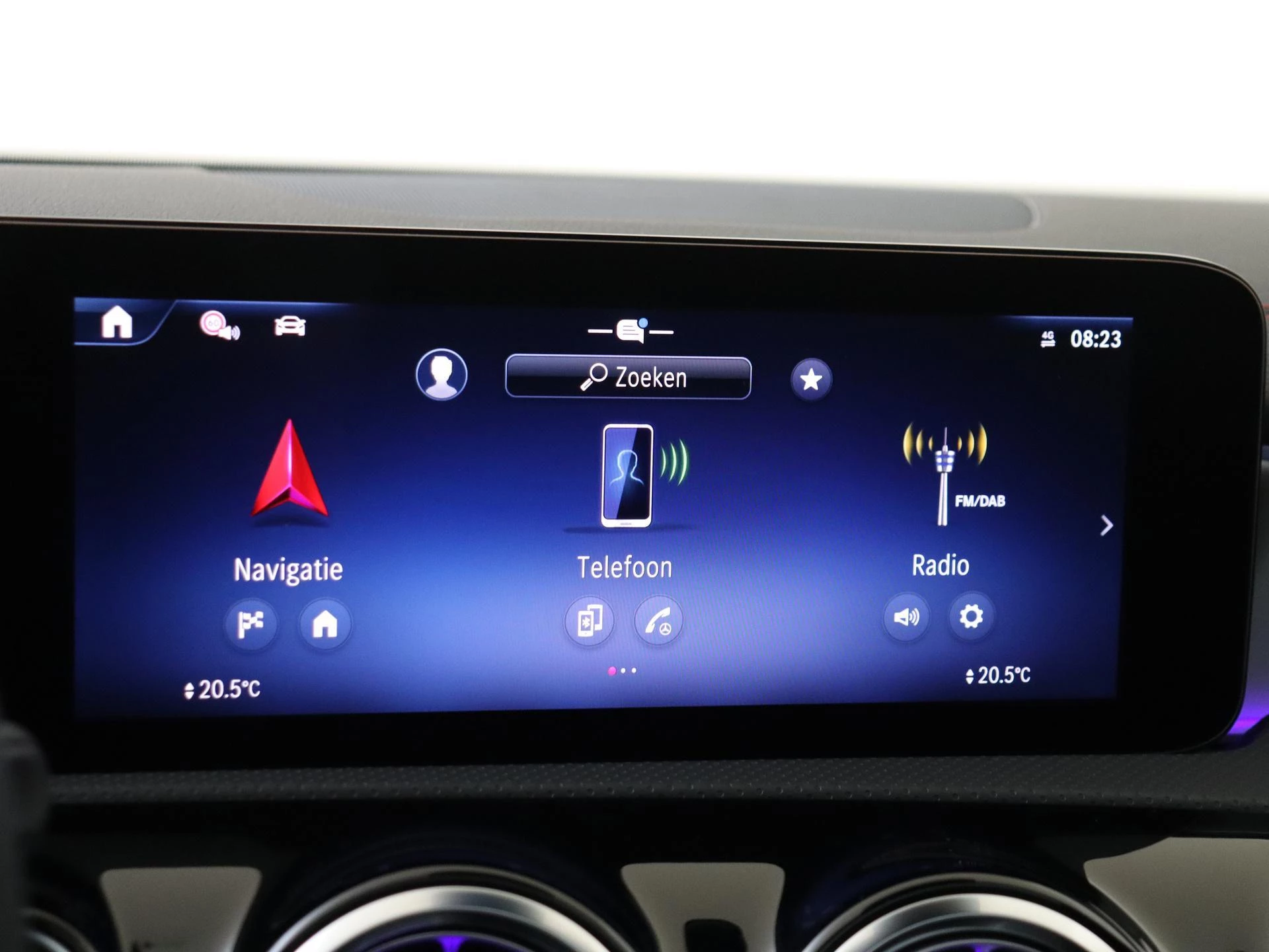 Mercedes-Benz-CLA-image-15