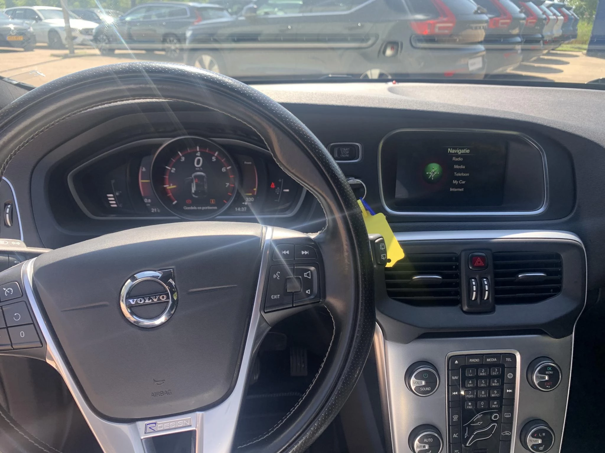 Volvo V40 T2 R-Design Apple Car Play