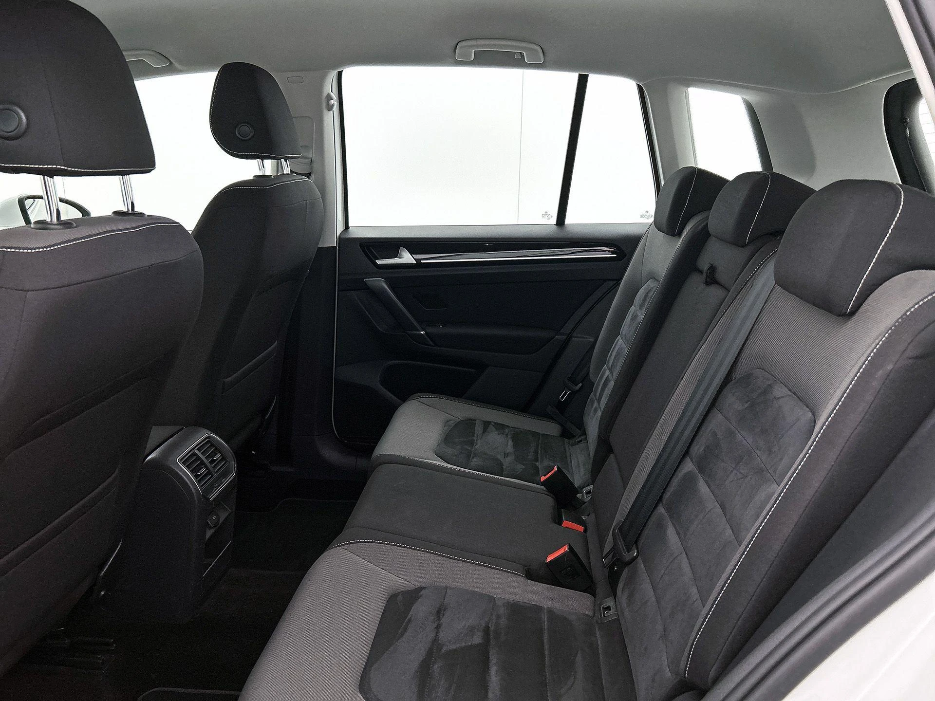 Volkswagen-Golf Sportsvan-image-26