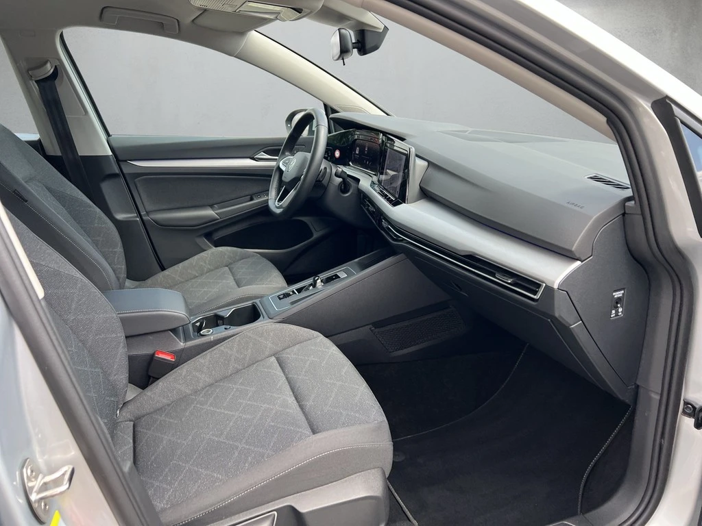 Volkswagen-Golf-image-12