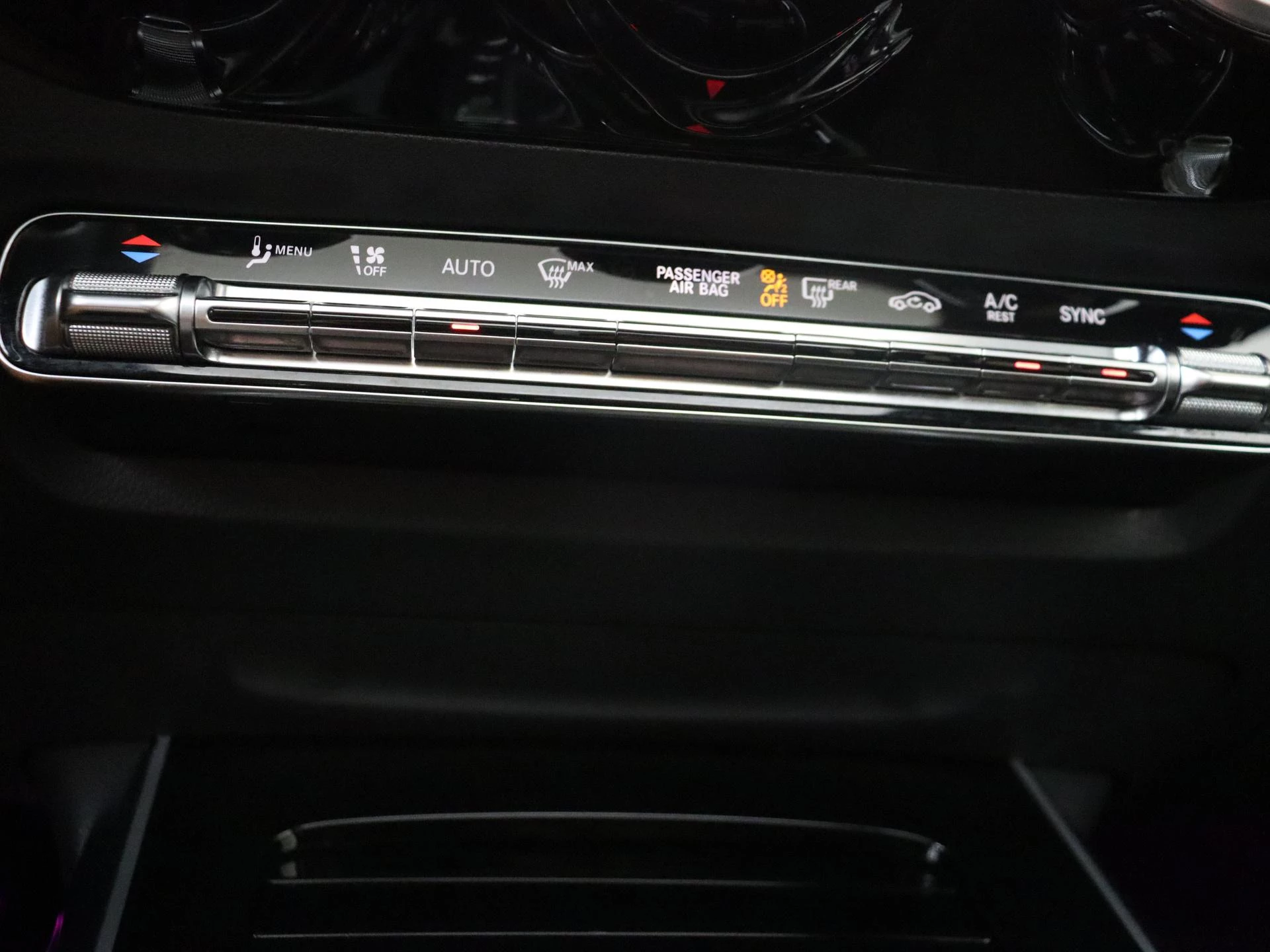 Mercedes-Benz-GLA-image-20