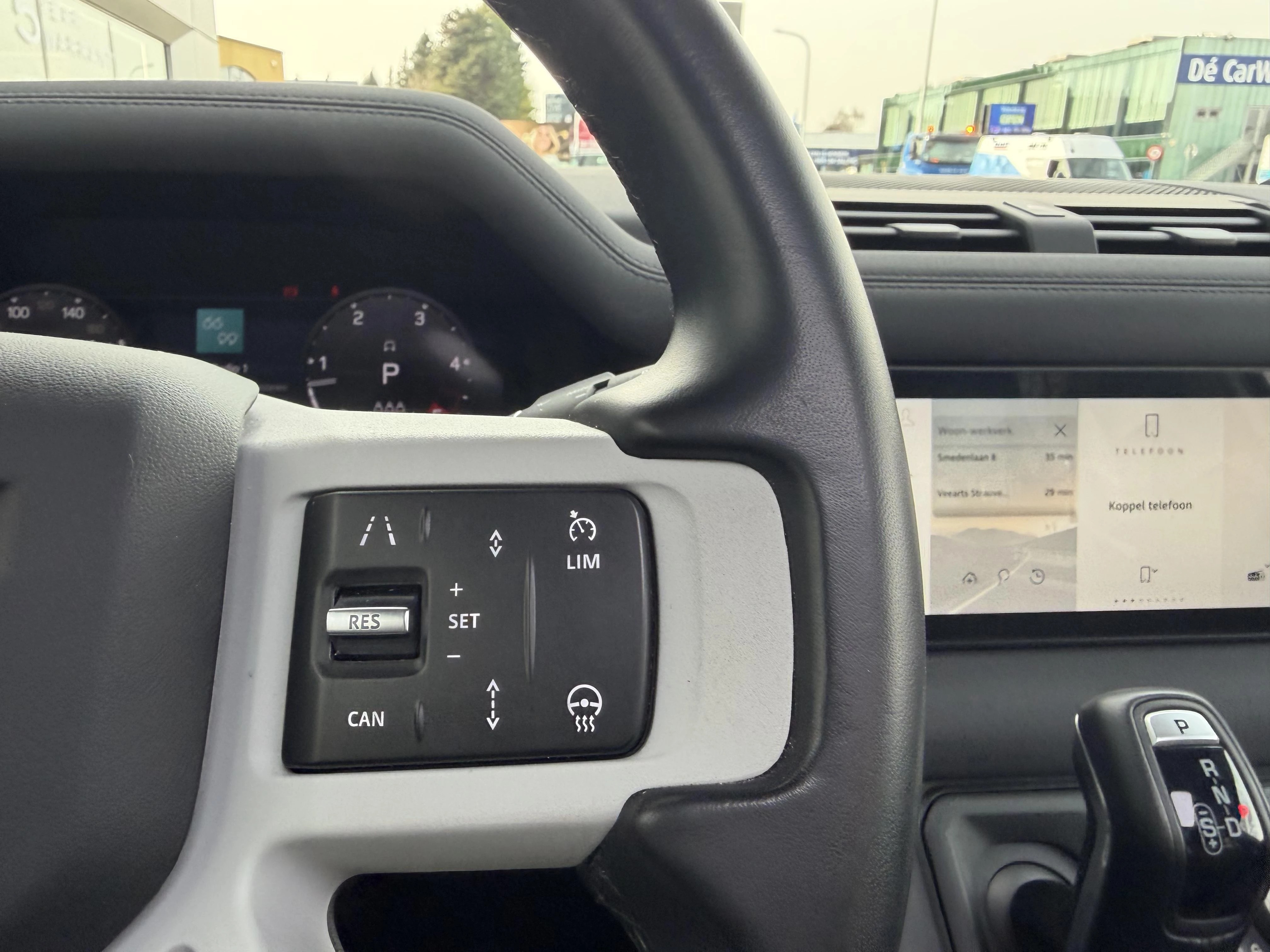 Land Rover Defender 110 D250 SE AWD