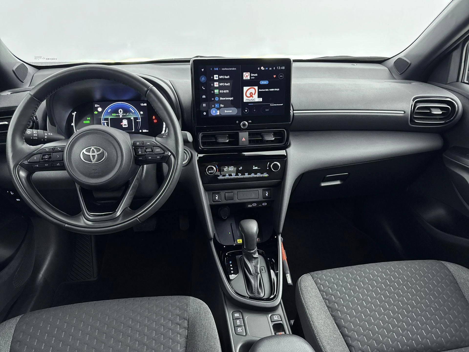Toyota-Yaris Cross-image-15