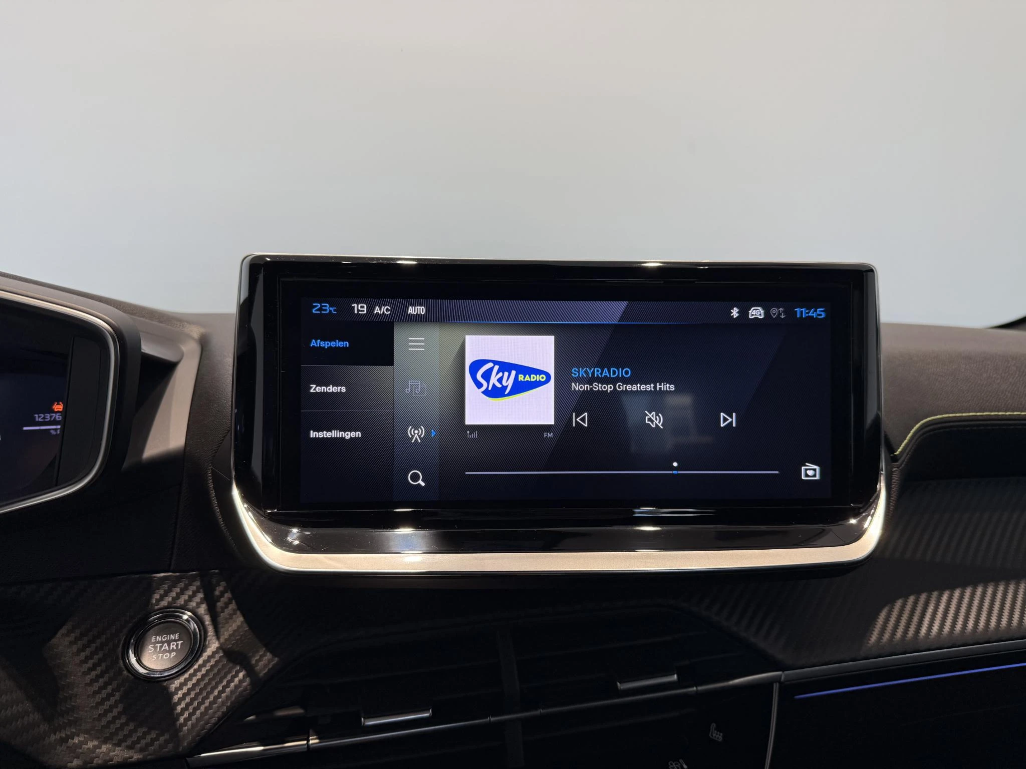 Peugeot-208-image-30