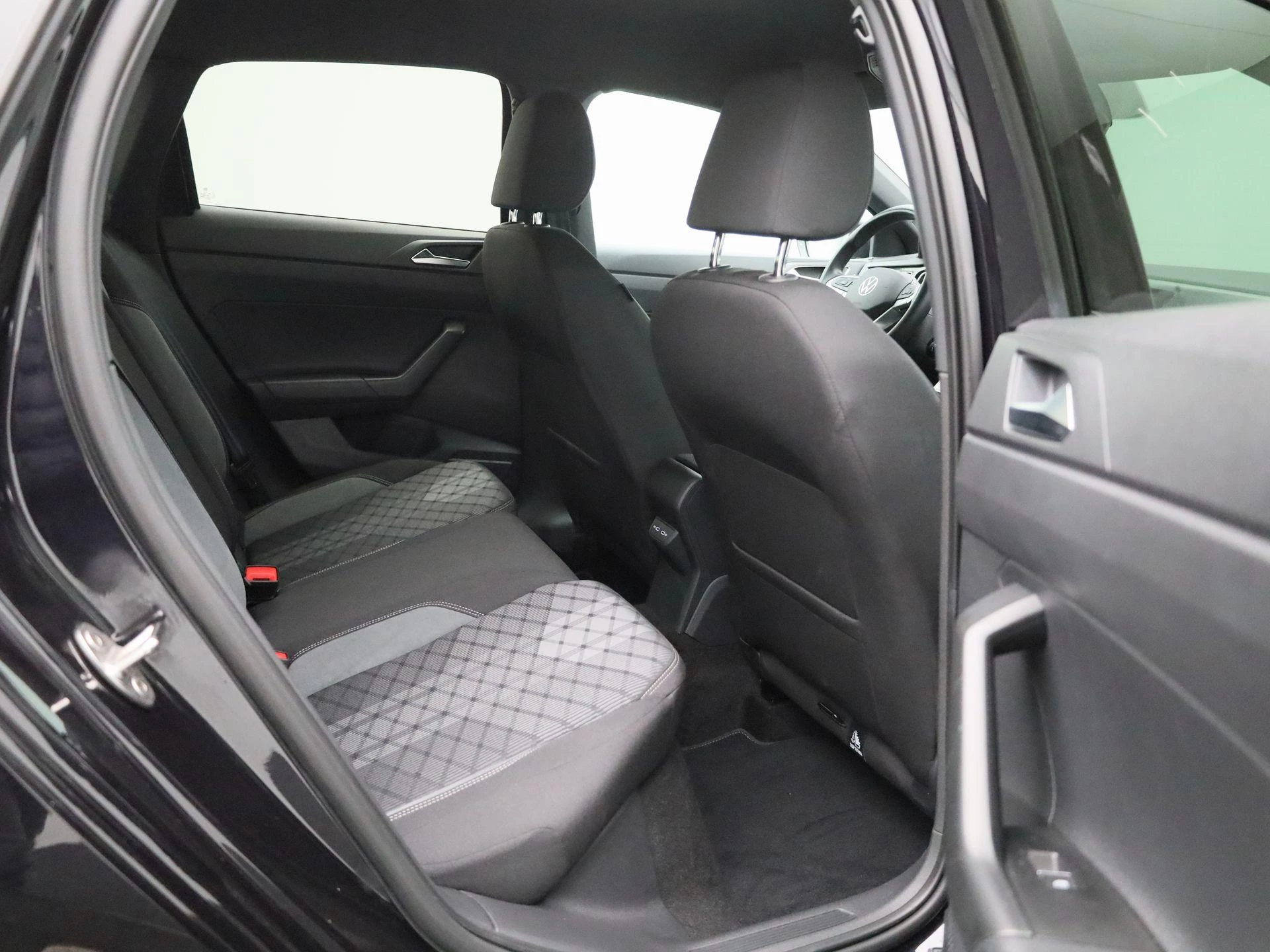 Volkswagen-Polo-image-29