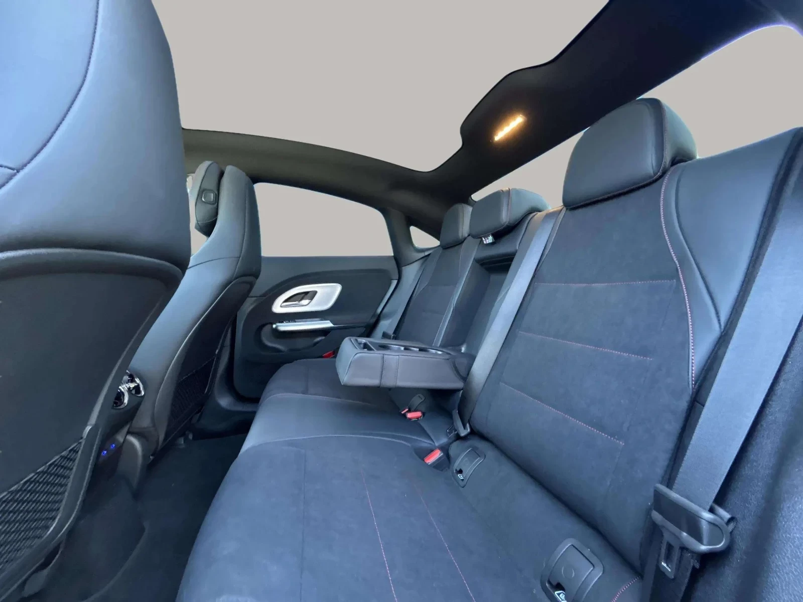 Mercedes-Benz-CLA-image-19