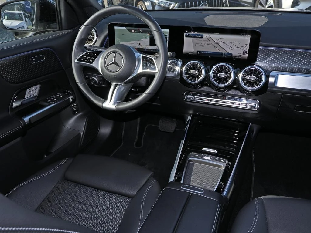 Mercedes-Benz-GLB 200 d-image-10
