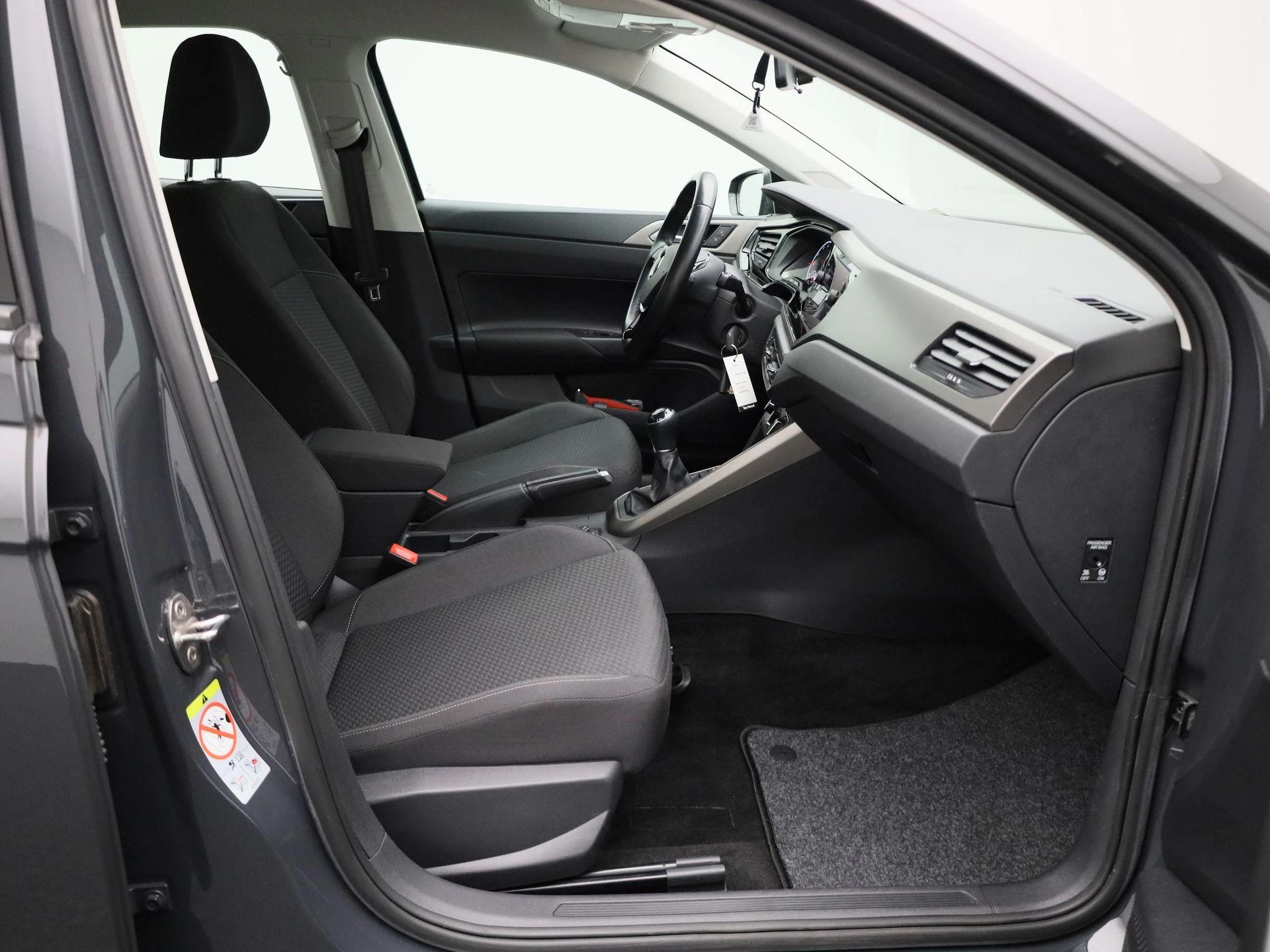 Volkswagen-Polo-image-30