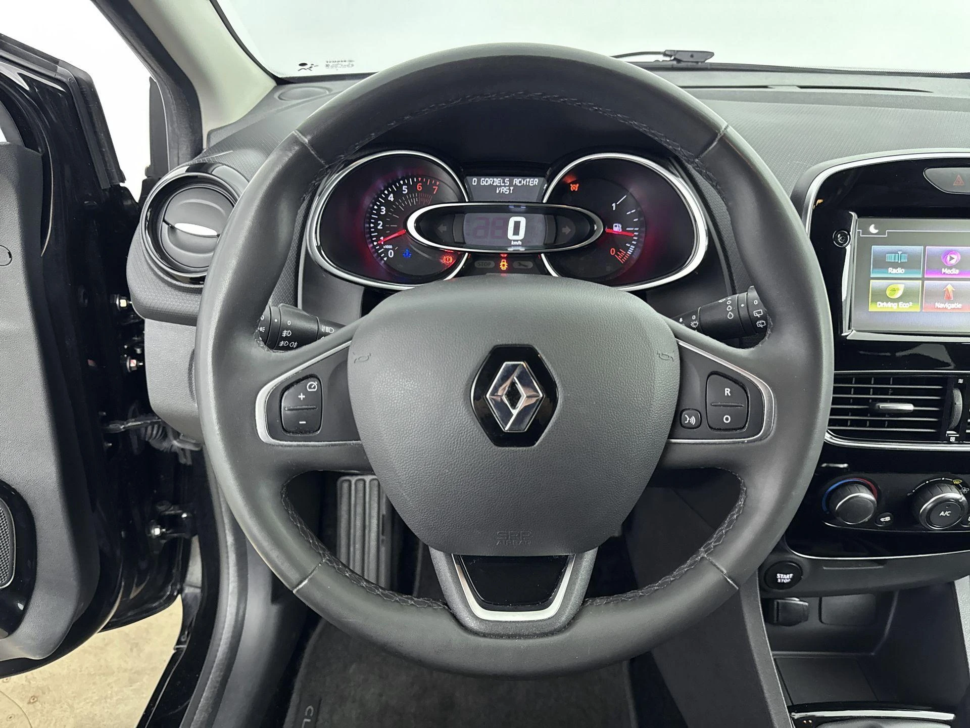Renault-Clio-image-8