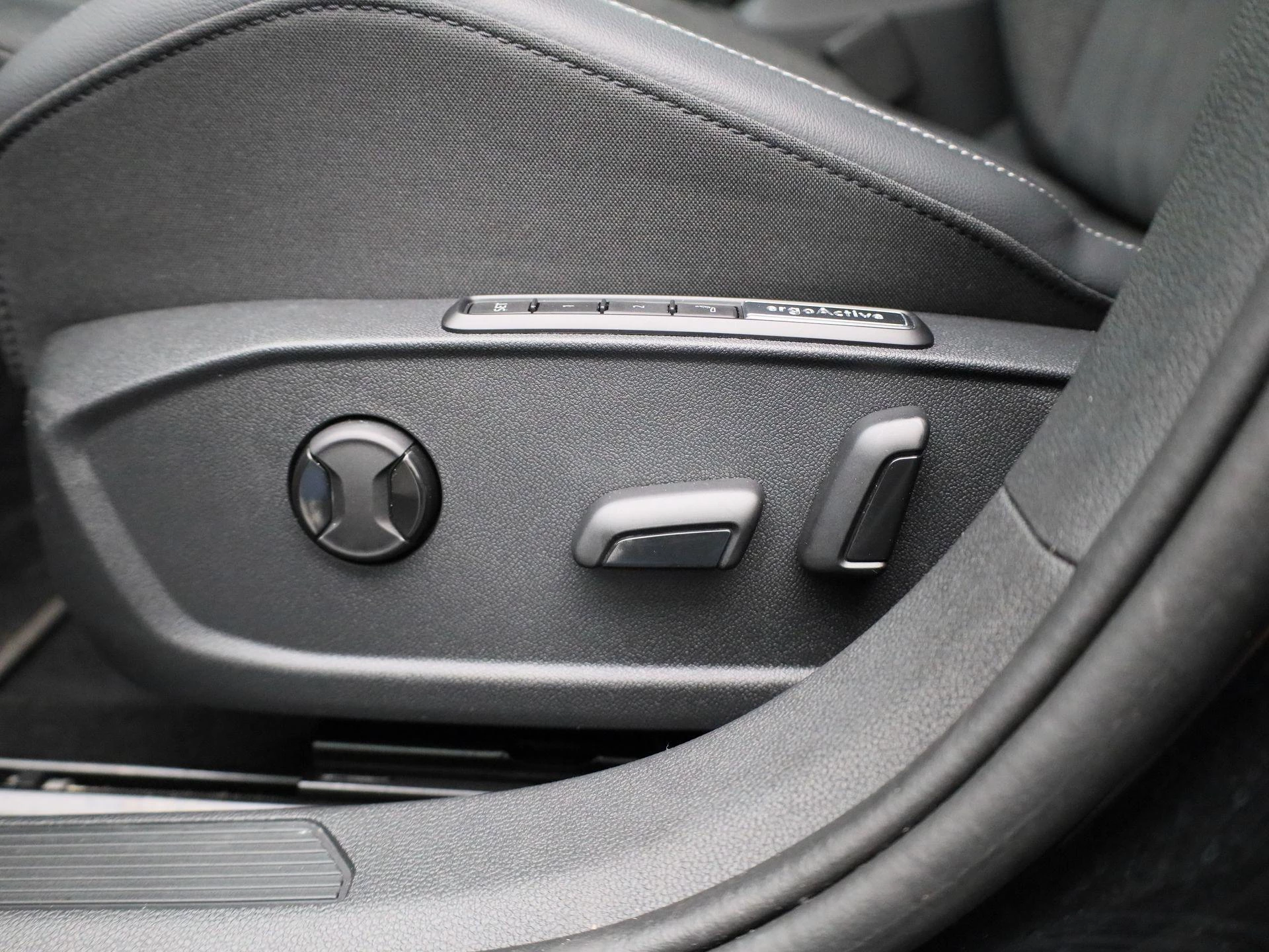 Volkswagen-Golf-image-36