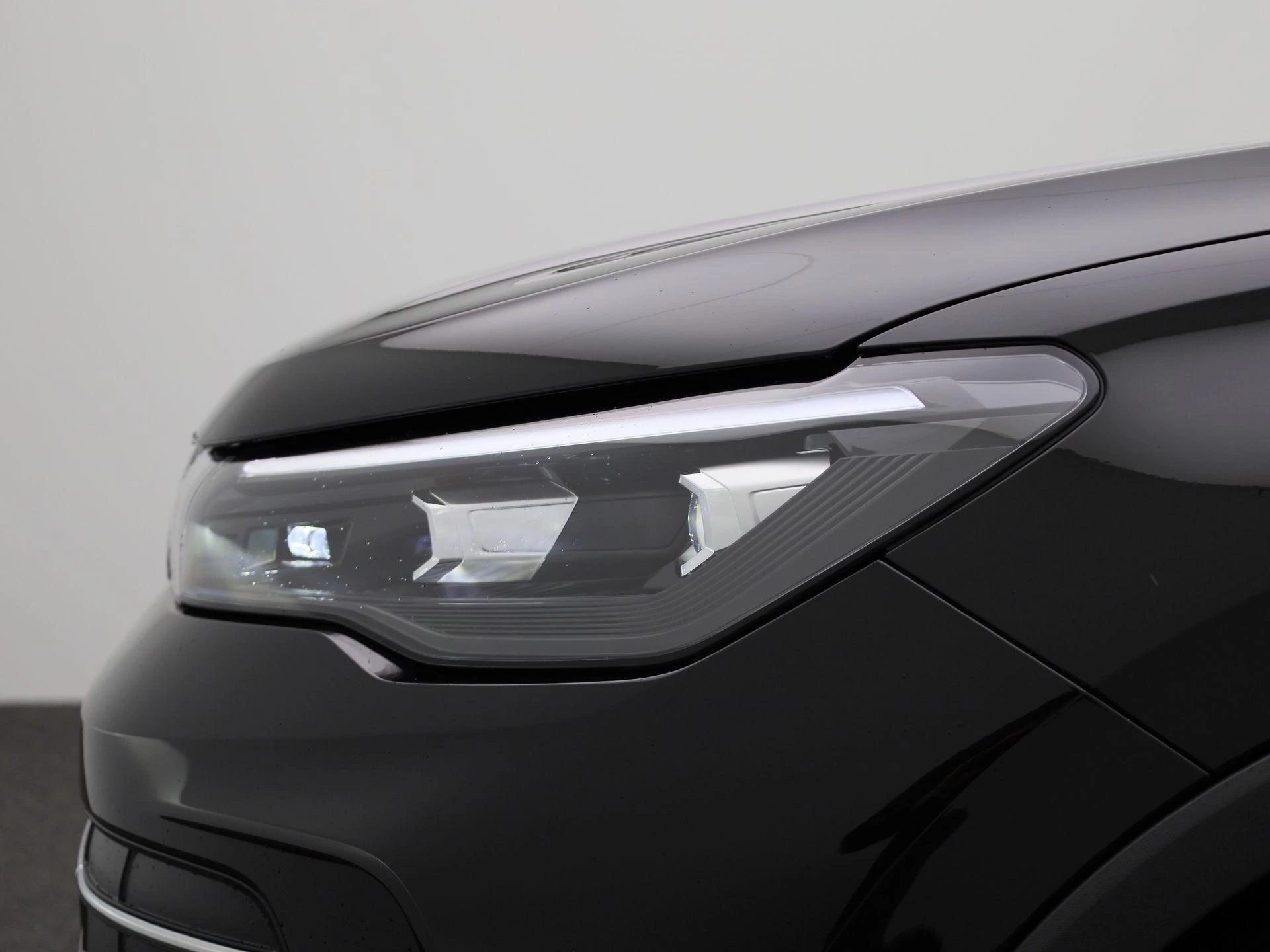 Volkswagen-Tiguan-image-14
