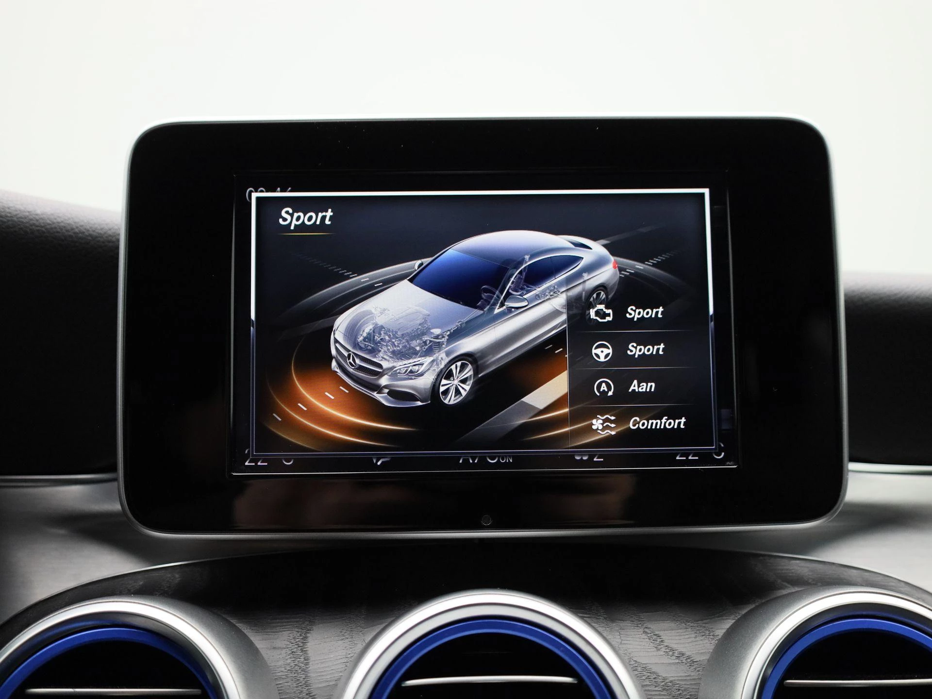 Mercedes-Benz-C-Klasse-image-21