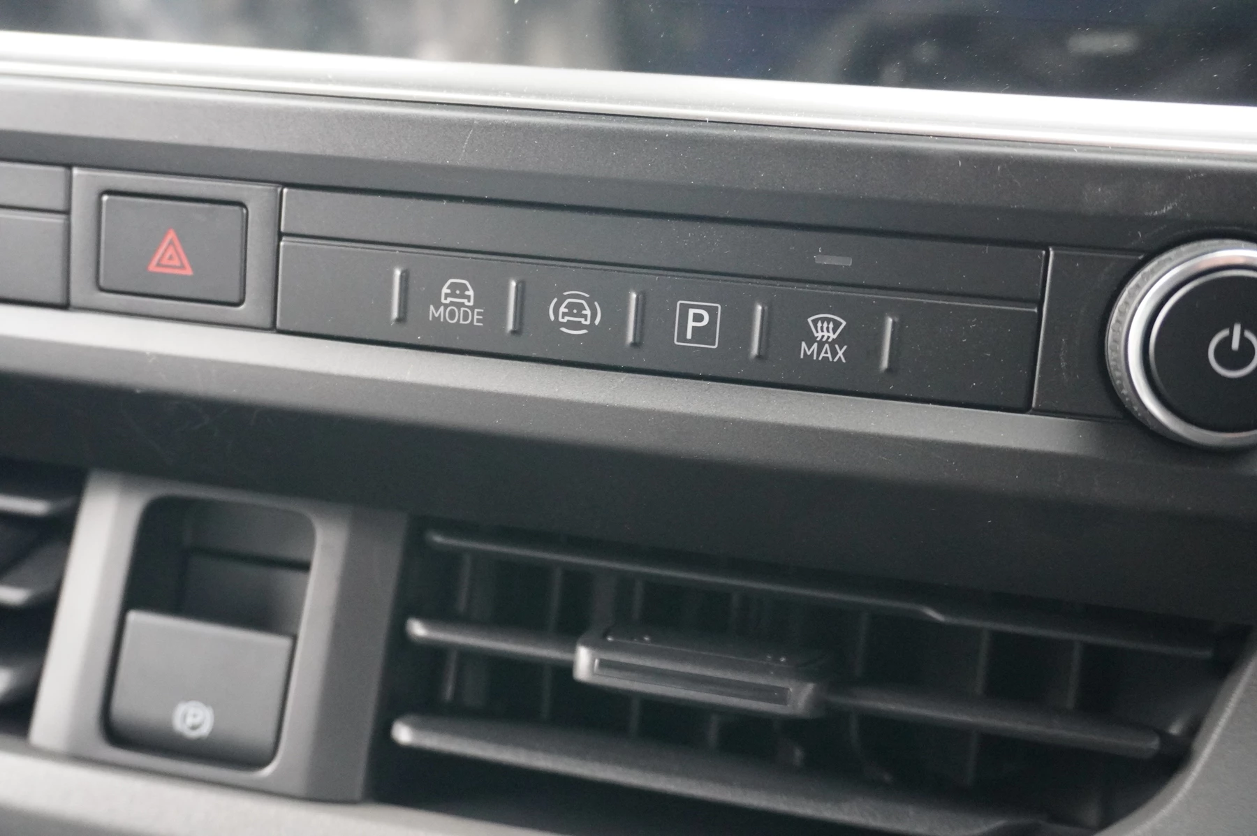 Volkswagen-Transporter-image-31