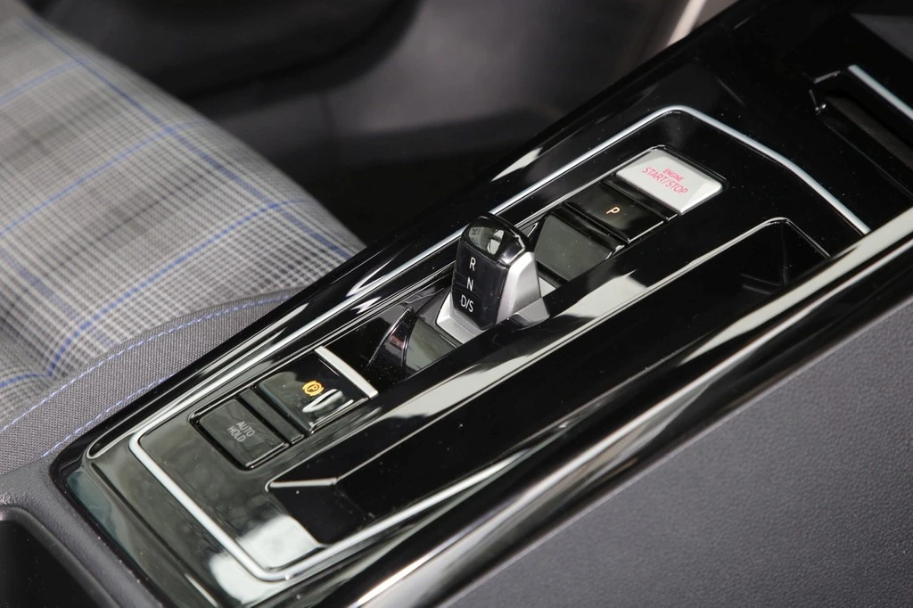 Volkswagen-Golf-image-9