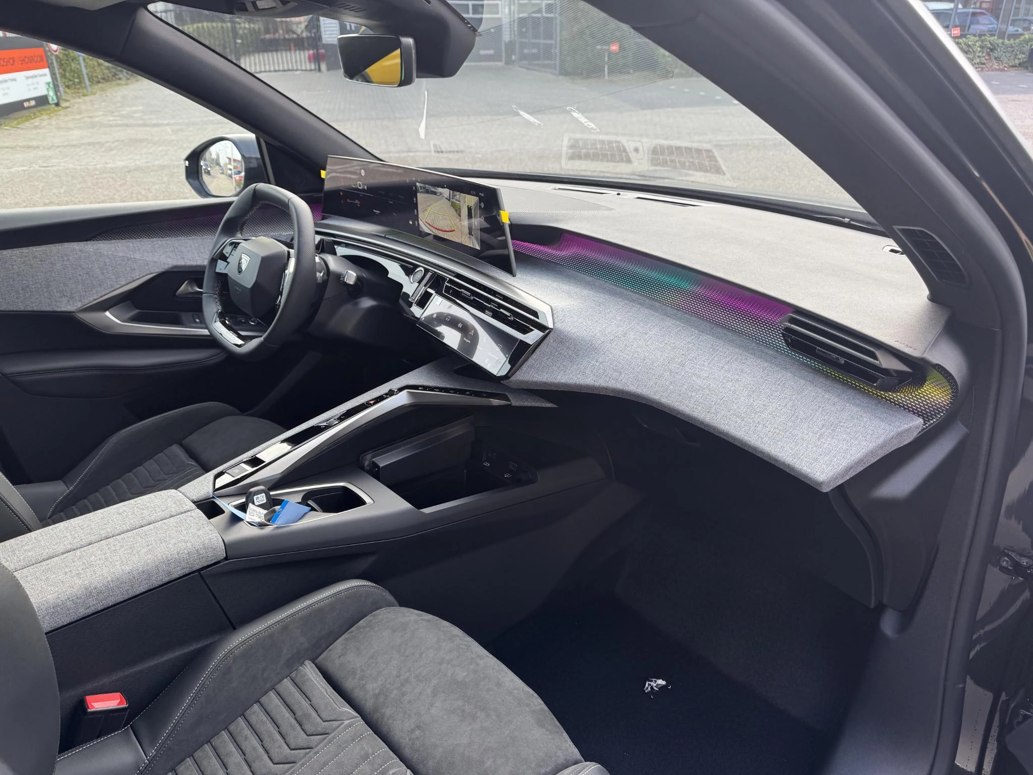 Peugeot-e-5008-image-16