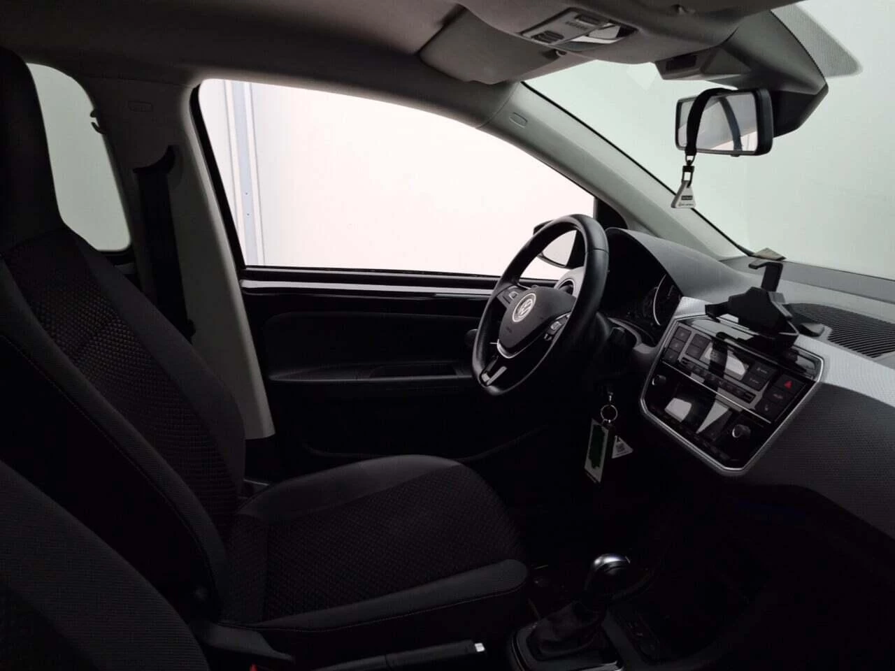 Volkswagen-e-up!-image-2