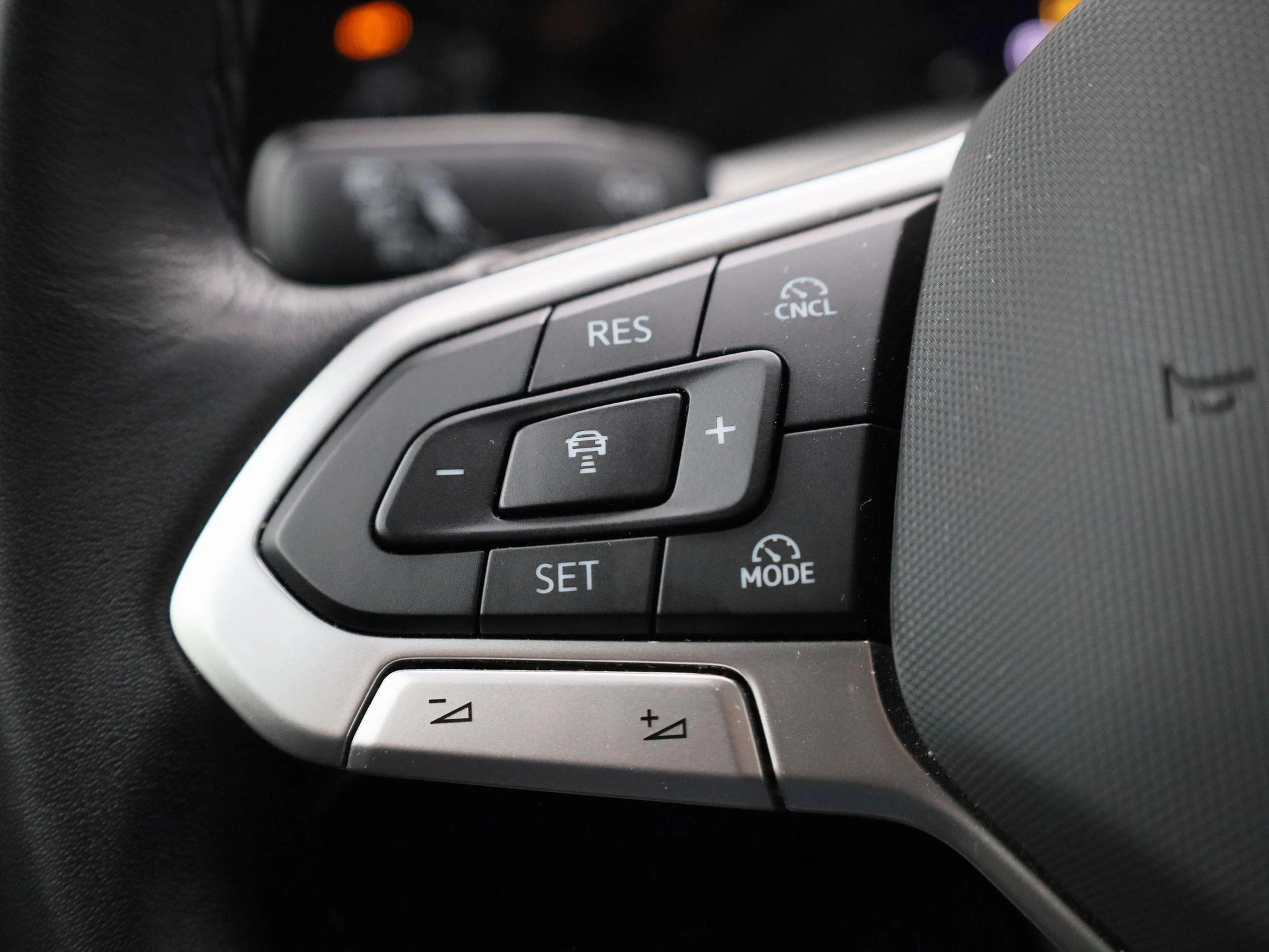 Volkswagen-Golf-image-17