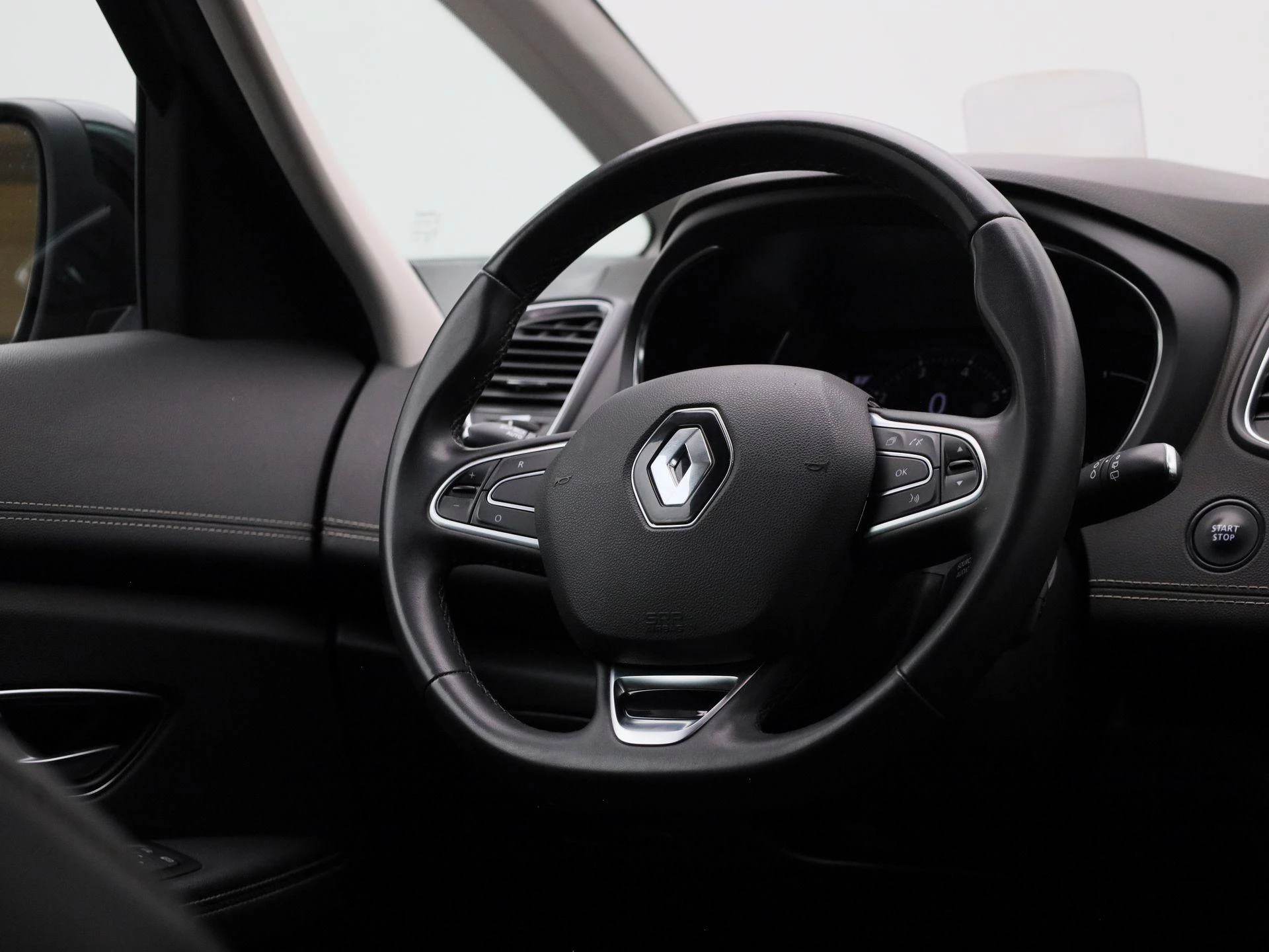 Renault-Grand Scénic-image-39