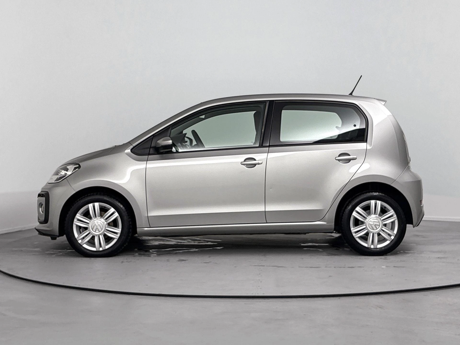Volkswagen-up!-image-1