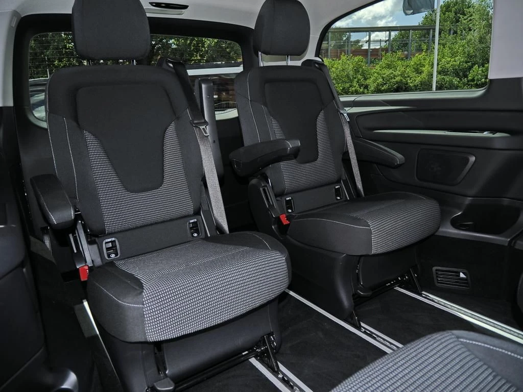 Mercedes-Benz-V-Klasse 220-image-12